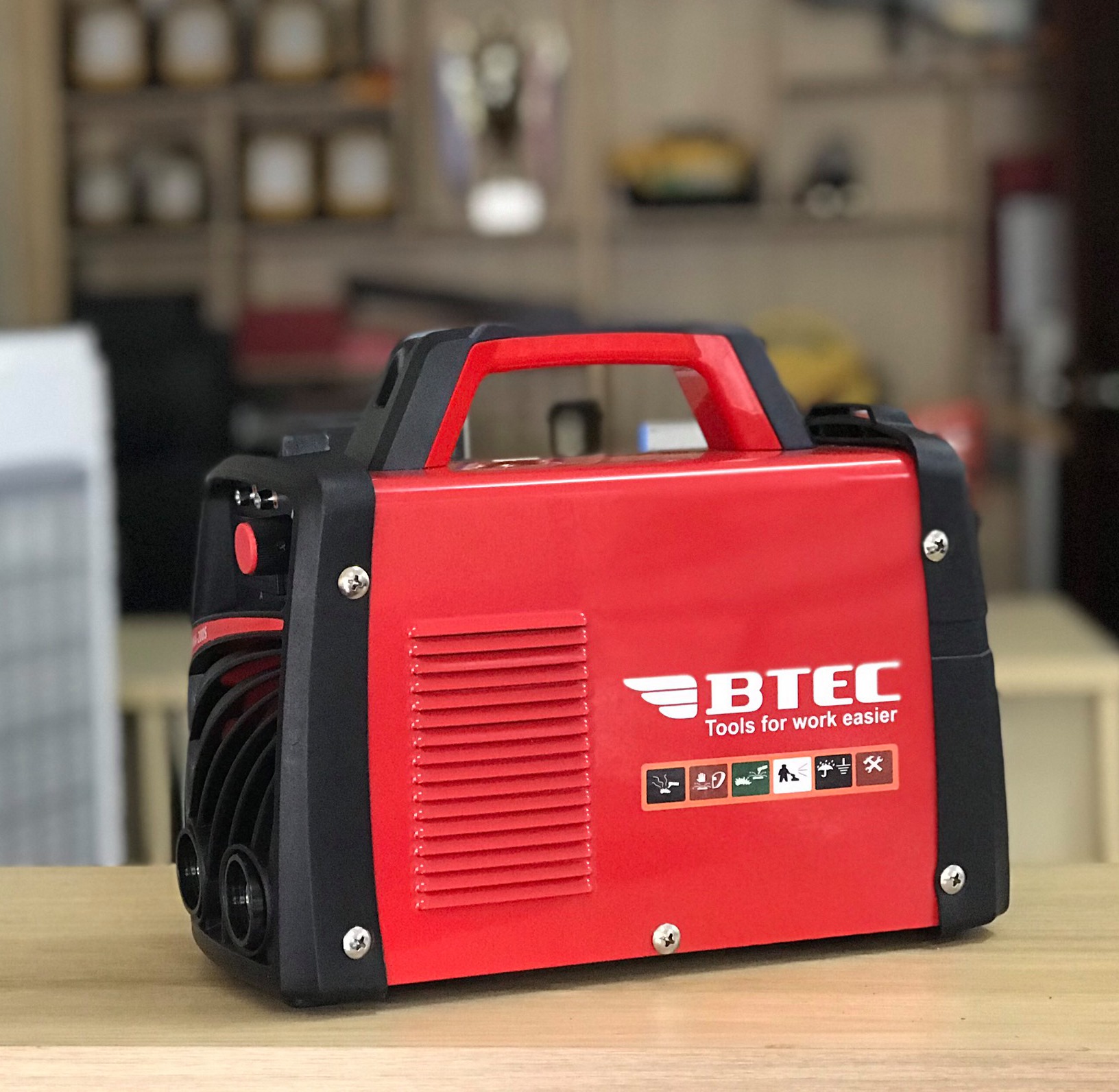 Máy hàn que điện tử BTEC MMA-200S - Hàng chính hãng