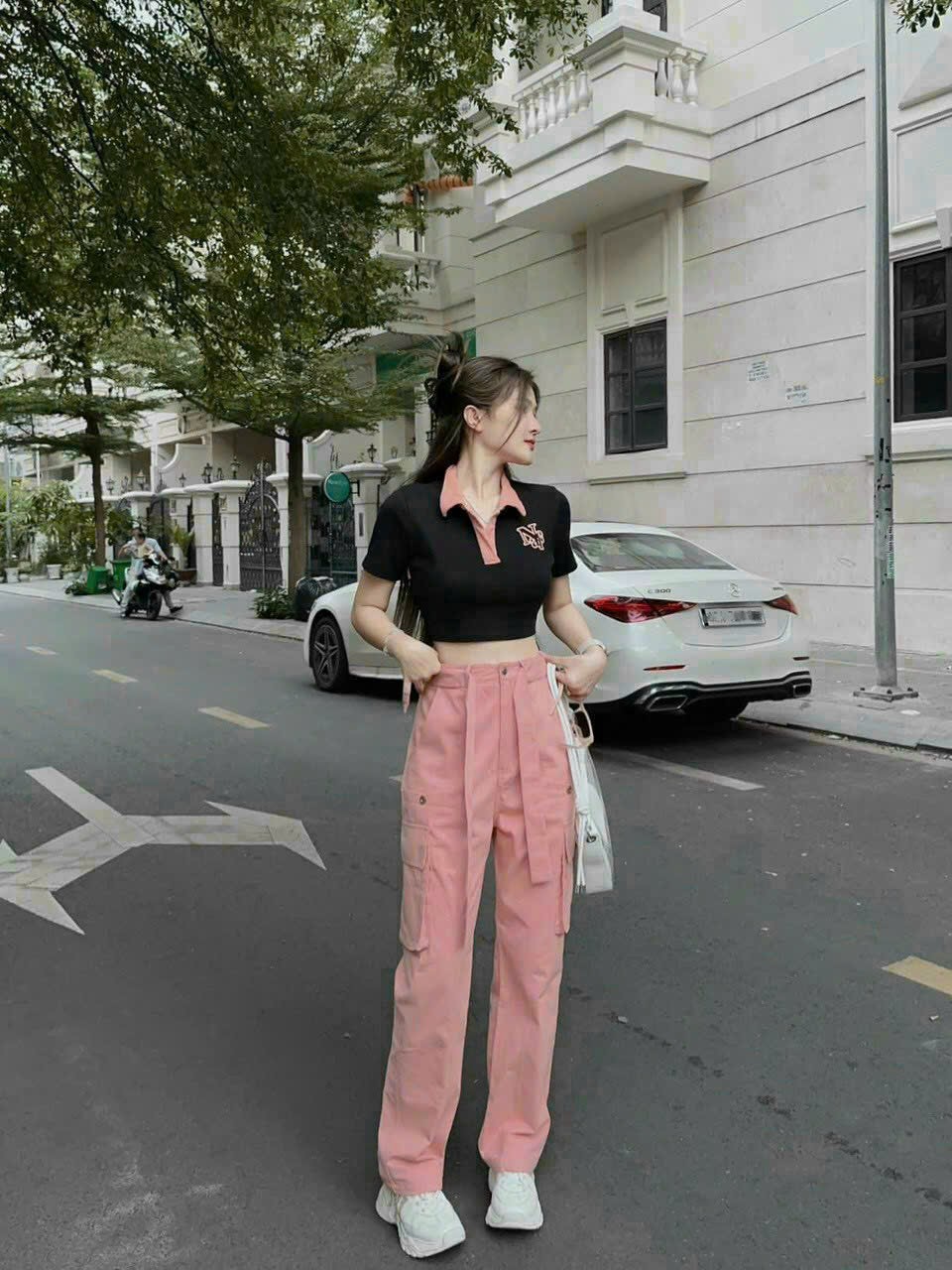 SET ÁO CROPTOP ĐEN PHỐI QUẦN TÚI HỘP HỒNG