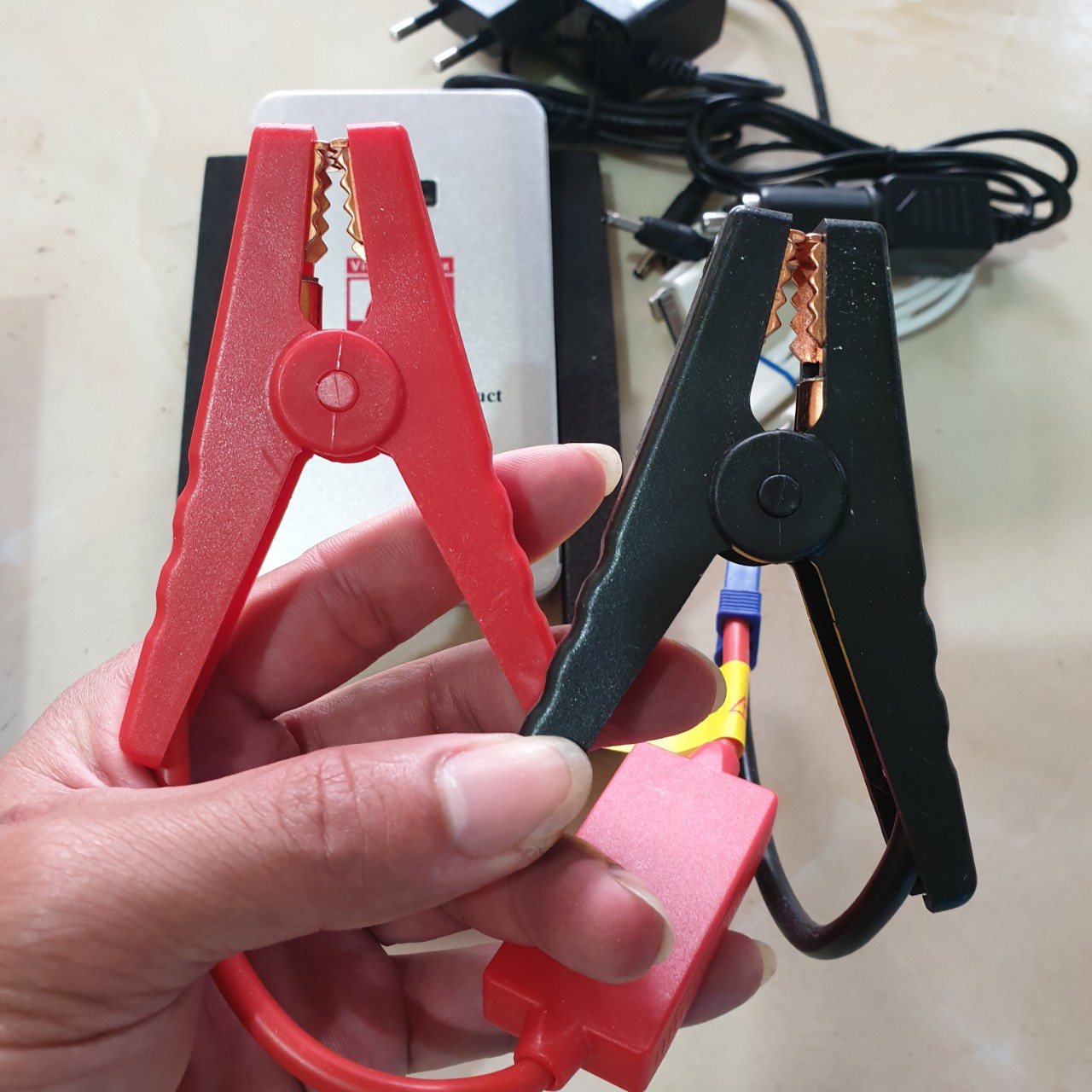 Bộ Kích Đề Khởi Động ô tô Xe Máy Đa Năng Khẩn Cấp Kiêm Pin Dự Phòng Đa Chức Năng Mẫu Mới