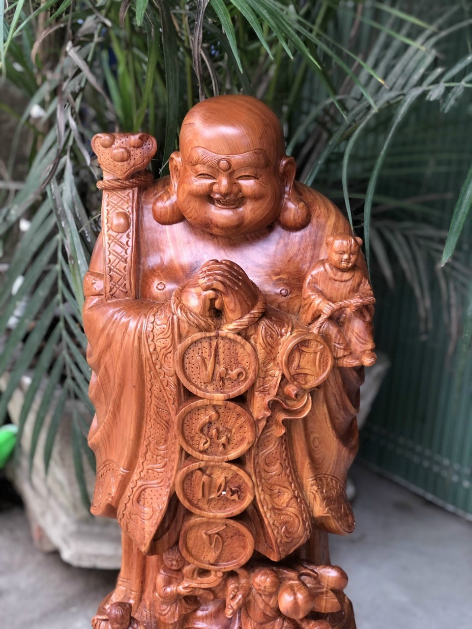 Tượng phật di lặc chúc phúc bằng gỗ hương đá kt cao 70×23×21cm