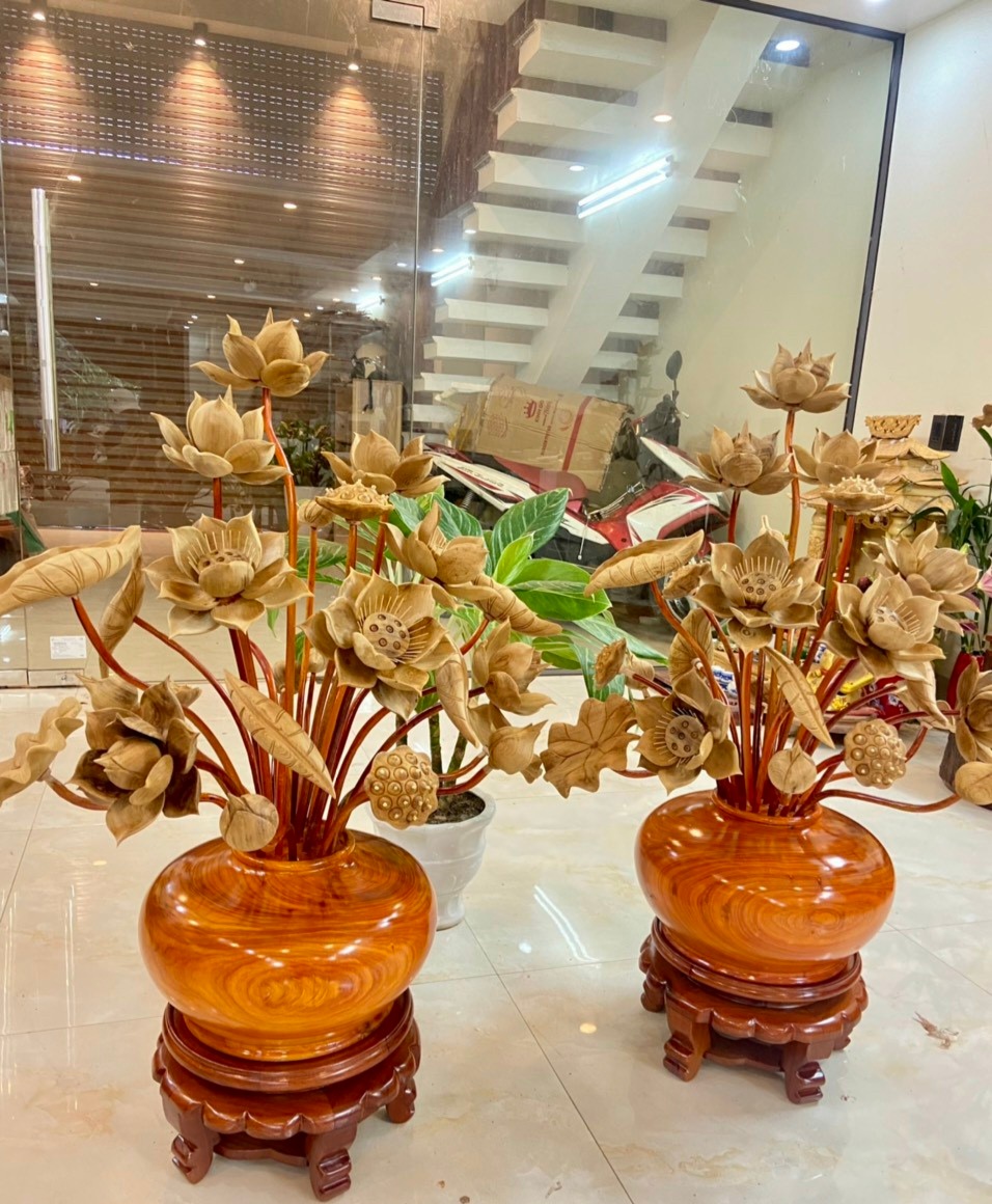 Combo kệ chân đế và 2 bình hoa sen 26 cành ,phong thủy ,trang trí phòng khách ,phòng thờ đẹp long lanh ,bình cắm hoa gỗ hương đỏ ,hoa lá gương gỗ ngọc am để mộc thơm phức