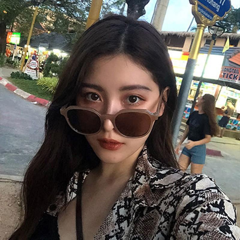 Kính Mát Gọng Vuông Kiểu Dáng Thời Trang