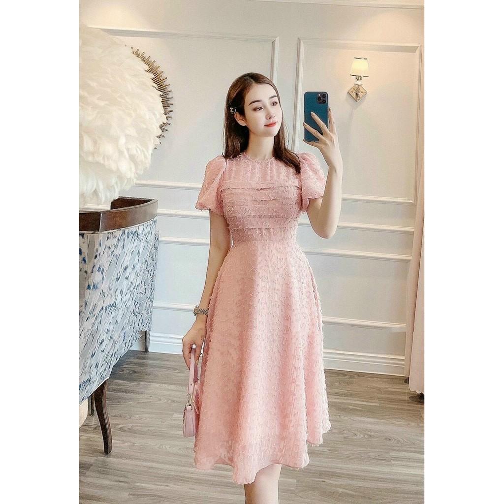 ĐẦM MAXI LÔNG VŨ XẾP LY NGỰC CỔ TRÒN TAY NGẮN PHỒNG DÁNG XÒE