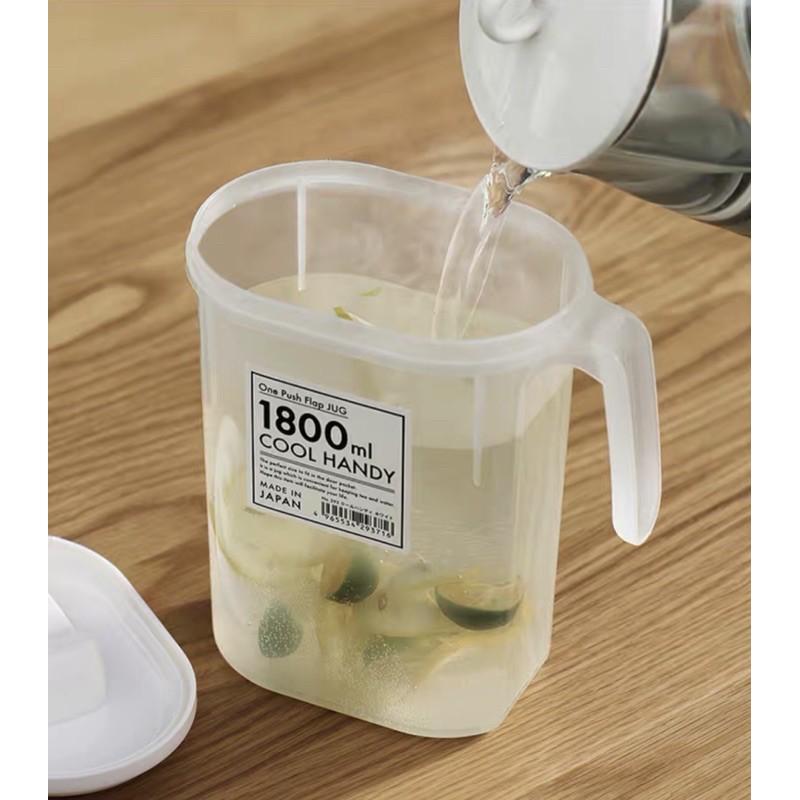 Bình đựng nước có tay cầm 1.8 lít