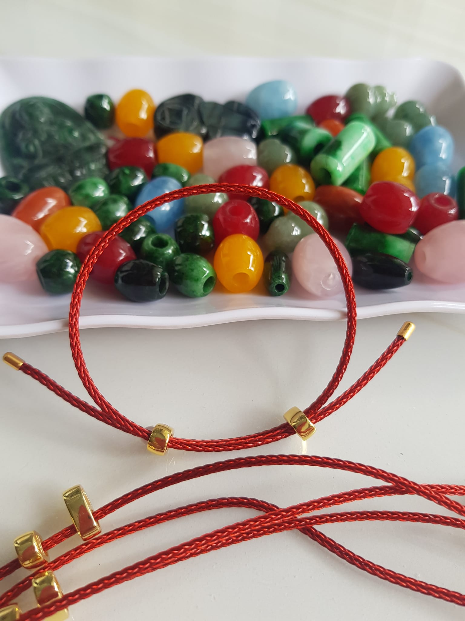 Dây thun Đỏ dẻo phối vòng tay hạt lu thống  Size dây đỏ 2mm   Nữ đã có hạt lu thống thì đây chính là sợi dây thun phối với hạt lu thống đeo xinh ạ