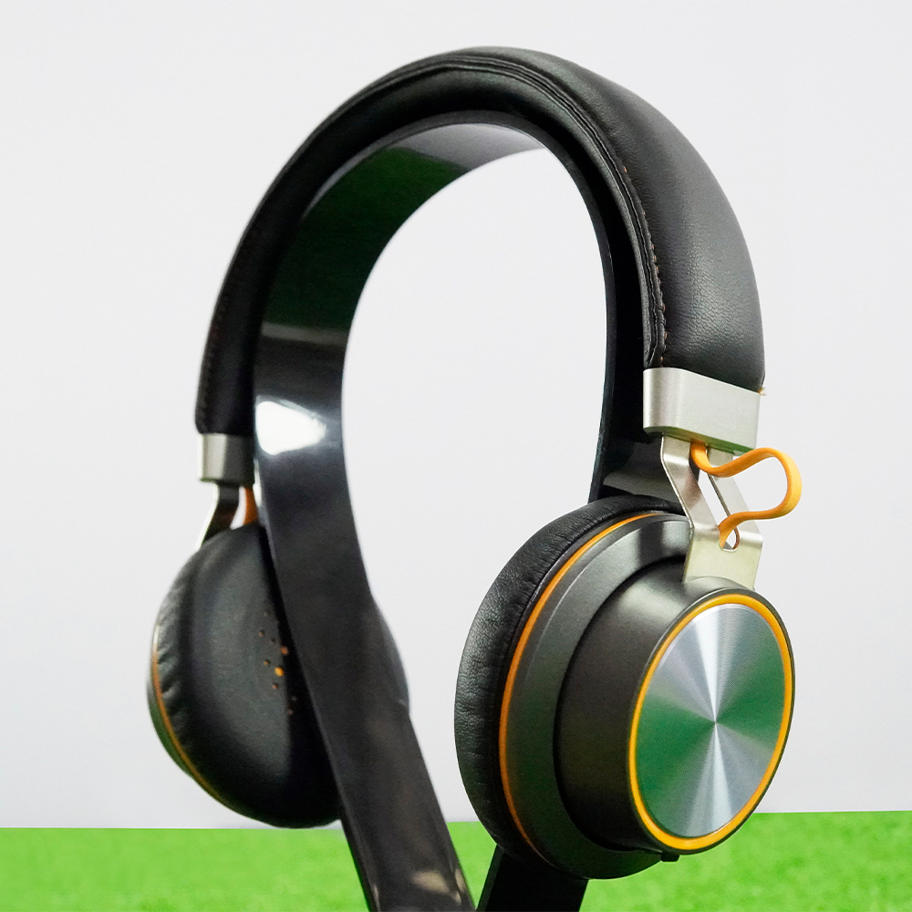 Tai Nghe Bluetooth Chụp Tai Có Micro Tích Hợp SoundMax BT-300 | Bluetooth Headphone SoundMax BT300 | Pin Dung Lượng Cao, Gọn Nhẹ Dễ Dàng Mang Theo, Âm Thanh Ấn Tượng, Thời Gian Nghe Nhạc Lên Đến 8 Tiếng - Hàng Chính Hãng