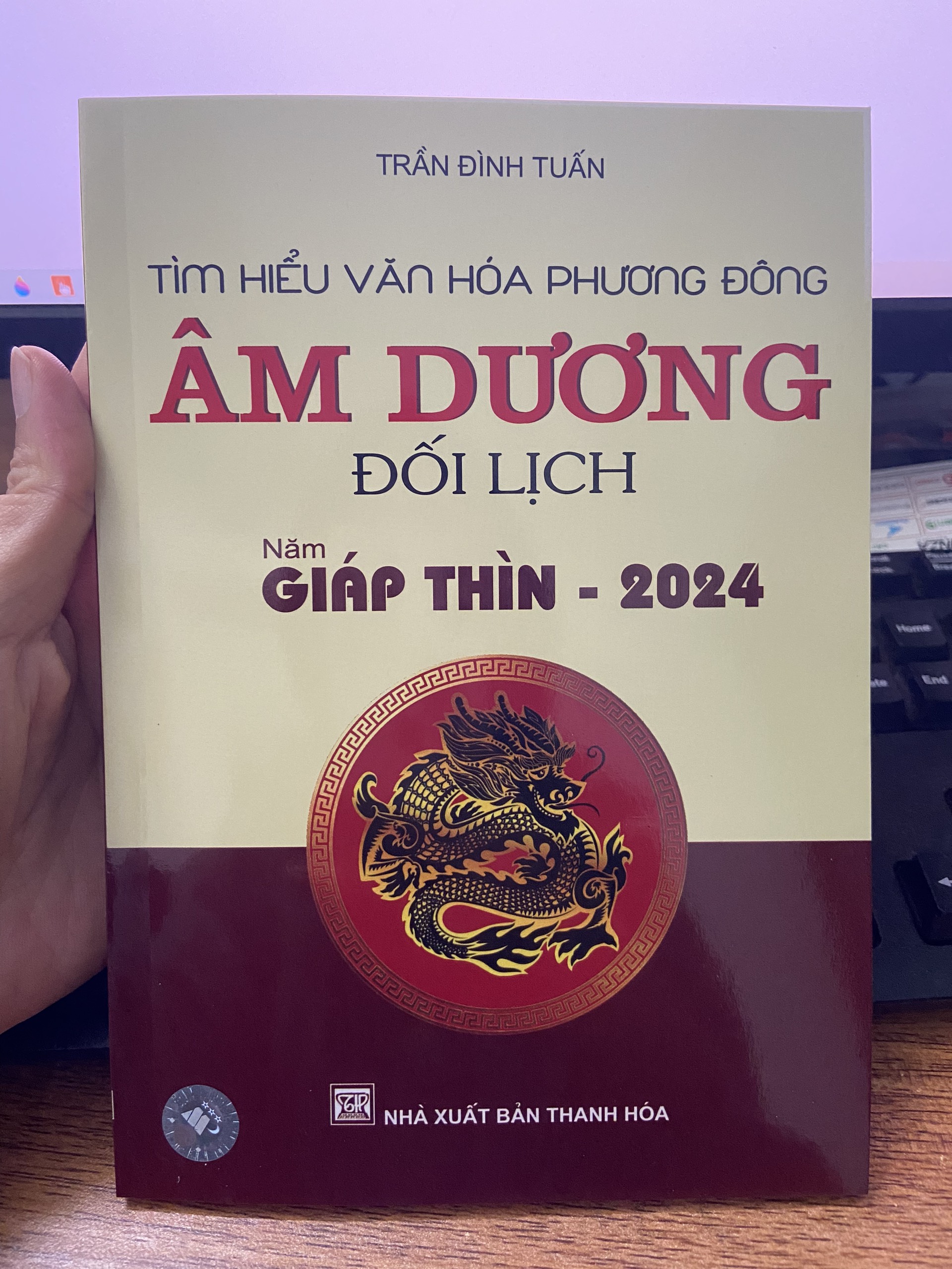 Sách -  Âm Dương Đối Lịch (Vạn sự bất cầu nhân) Giáp Thìn 2024