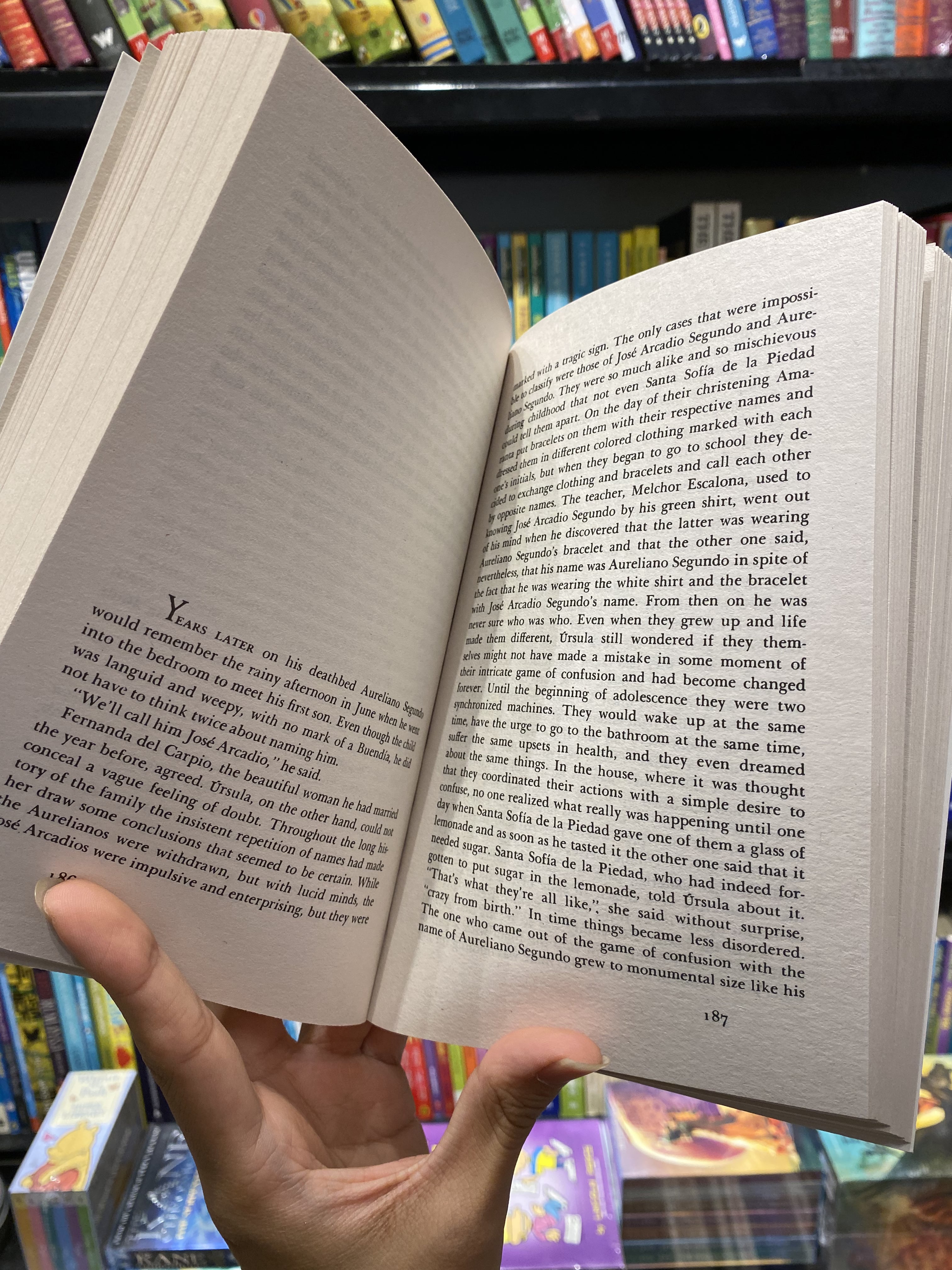 Sách - One Hundred Years of Solitude by Gabriel Garcia Marquez - Sách Ngoại văn, bìa mềm