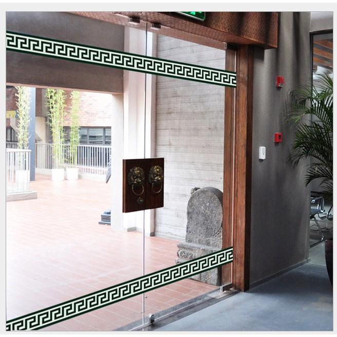 Decal dán kính ngang sọc xanh đậm hoa văn