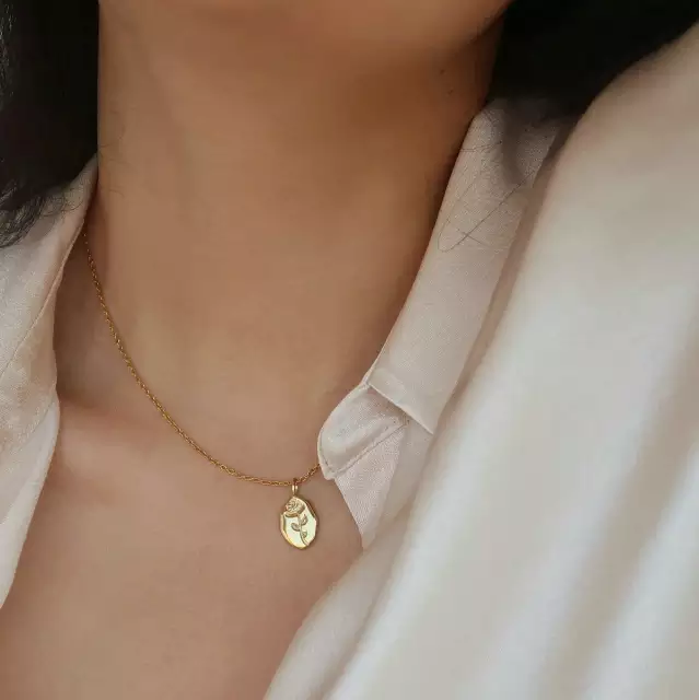 Vòng cổ mặt hoa hồng cho nữ
