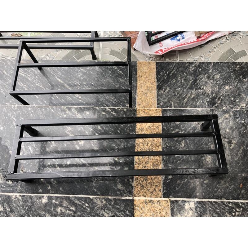 Kệ thép Dài 70cm. Rộng 25cm. Cao 15cm. hộp thép mạ kẽm vuông 20x20mm