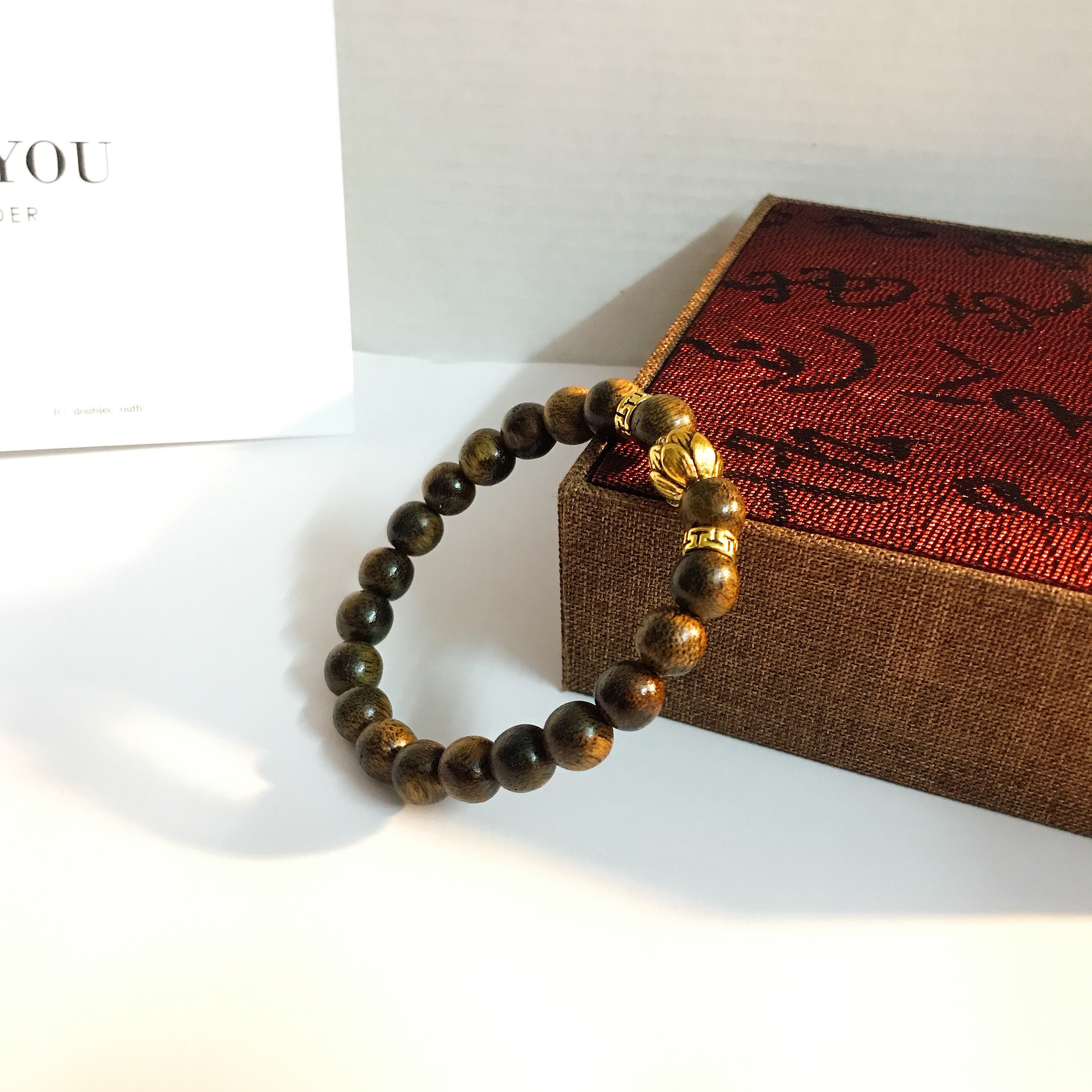 Vòng tay trầm hương hoa sen mạ vàng 18k