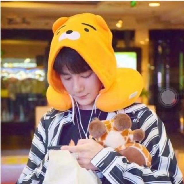 Gối cổ chữ U có mũ Ryan