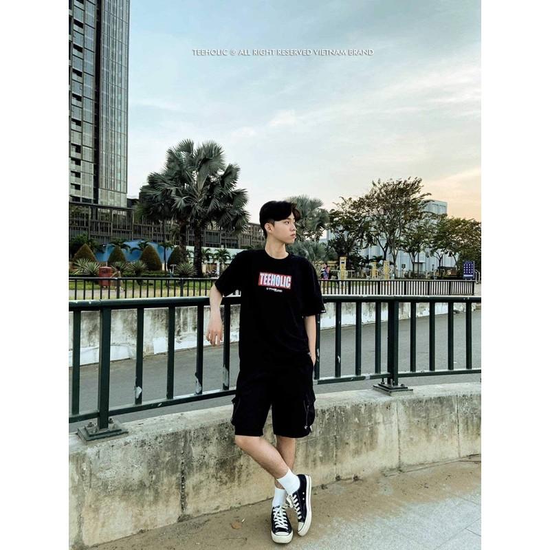 Áo Thun Unisex Hình Tượng Đen THS -TEEHOLIC Màu Trắng