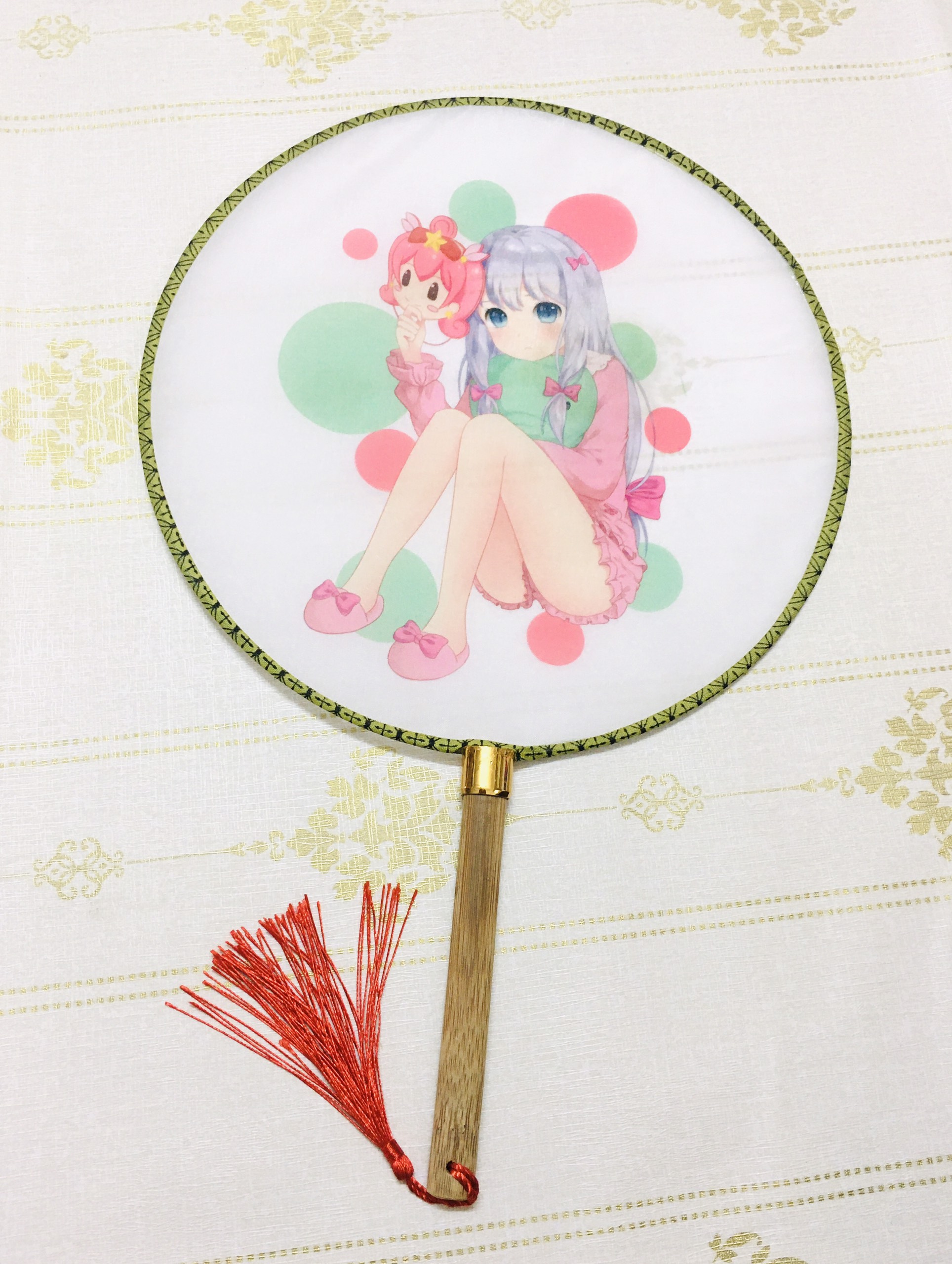 Qụat tròn cầm tay Izumi Sagiri phong cách cổ trang . cosplay cán gỗ dây tuyến