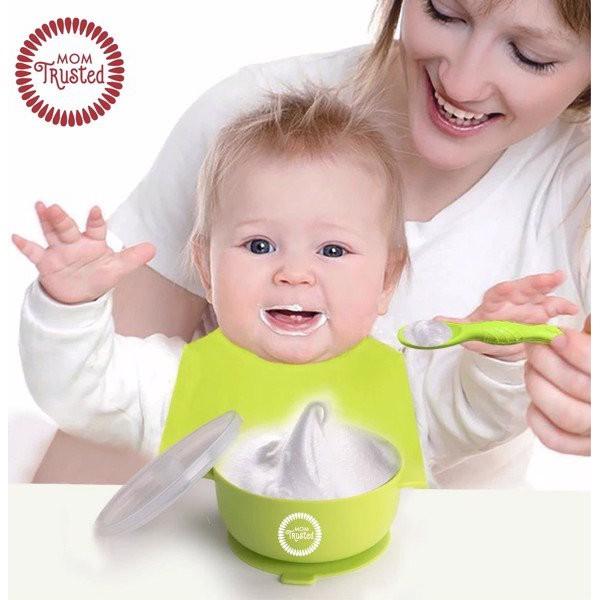 Yếm máng ăn dặm silicone cho bé Mom Trusted - Giao màu ngẫu nhiên