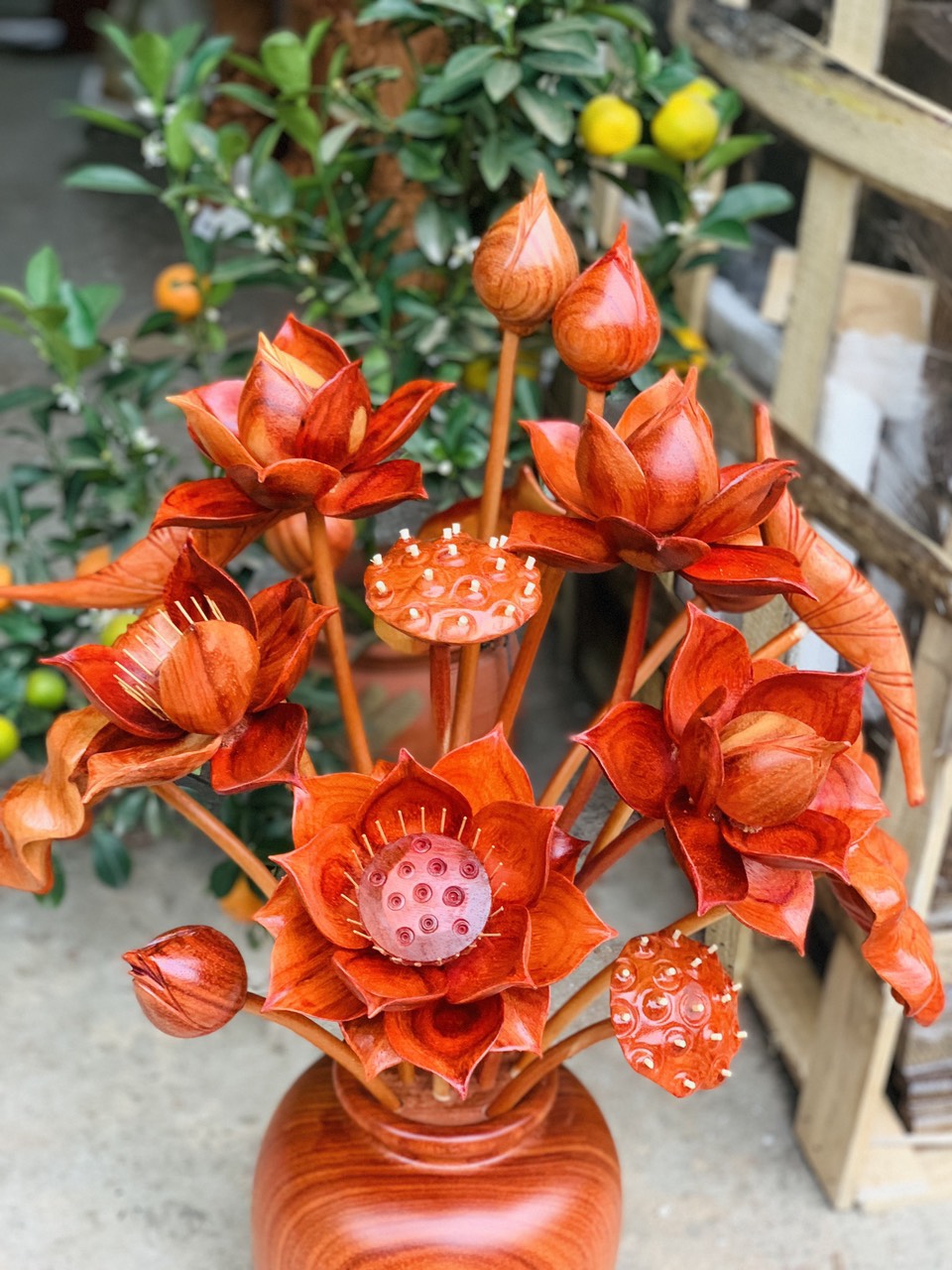 2 Bình hoa sen gỗ hương đỏ 17 bông ,trang trí phòng khách ,phòng thờ siêu đẹp