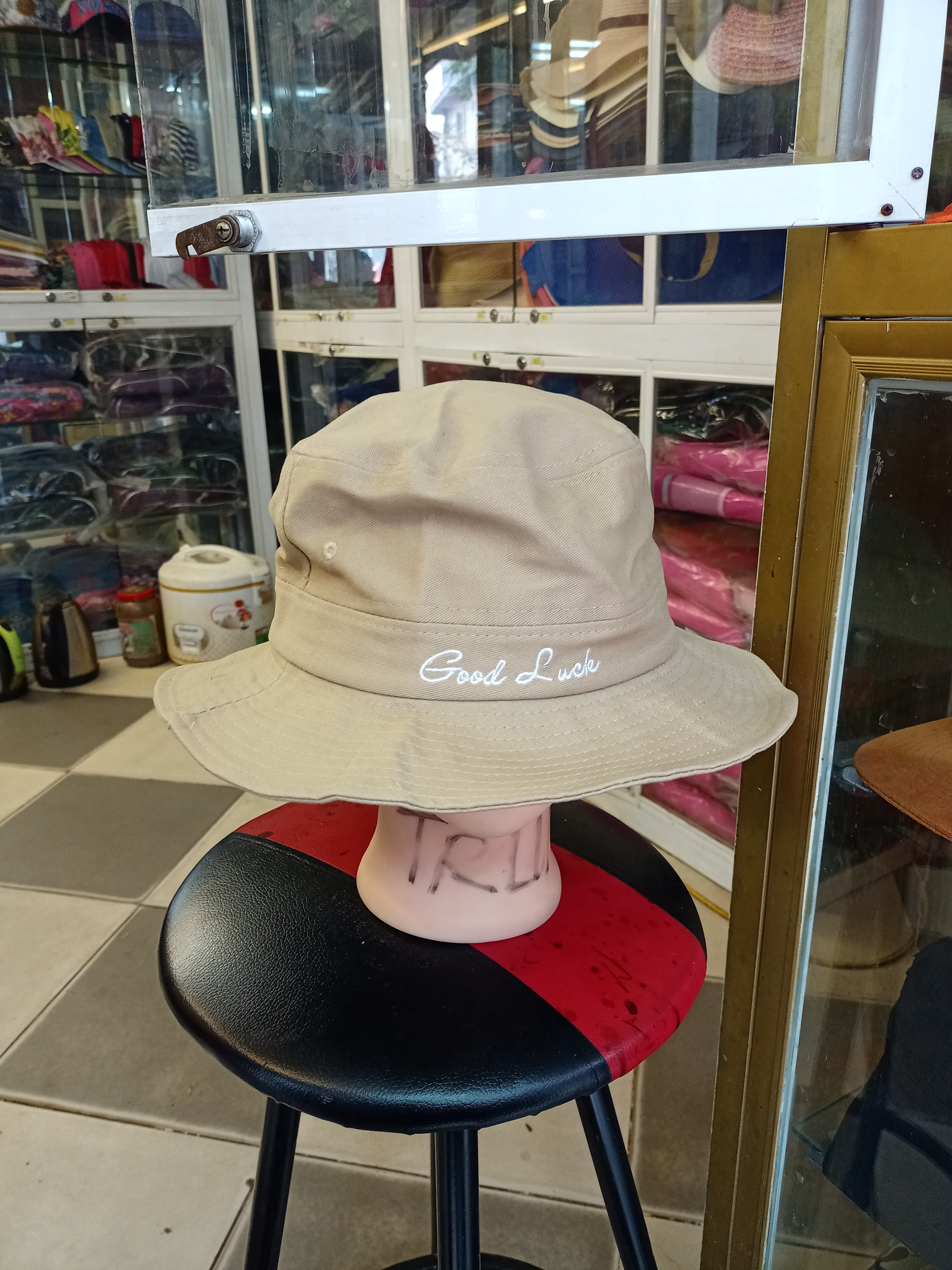 Mũ nữ rộng vành