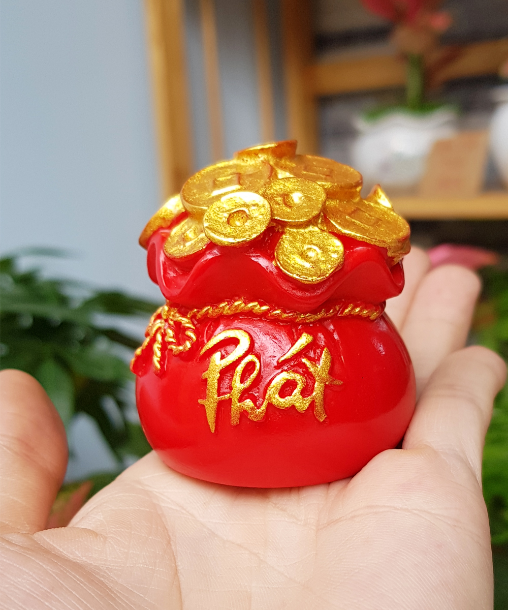 Bộ 04 chú Tứ Không đeo chuỗi 5cm kèm túi tiền đỏ chữ Phát và chân đế ngang 5 ô Tài Lộc Phát