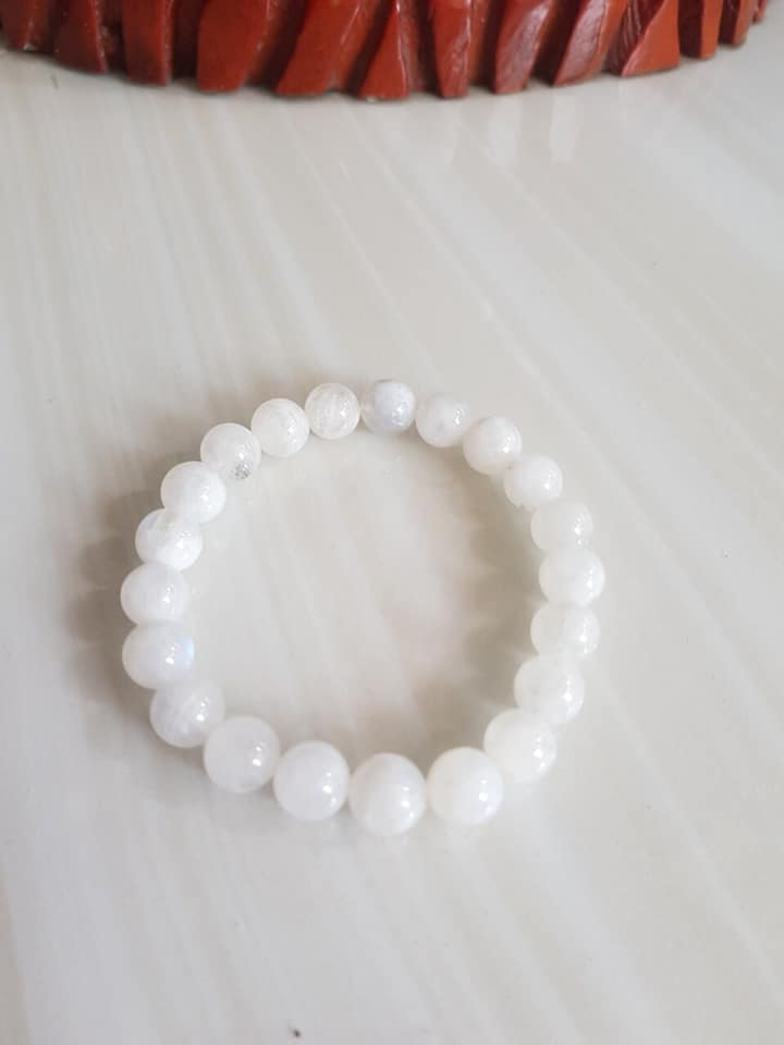 Vòng tay phong thủy Đá Ánh Trăng Trắng Tự nhiên  Size hạt 9mm bóng đẹp  Chuẩn hợp nữ mệnh Kim mệnh Thủy đeo may mắn đẹp ạ