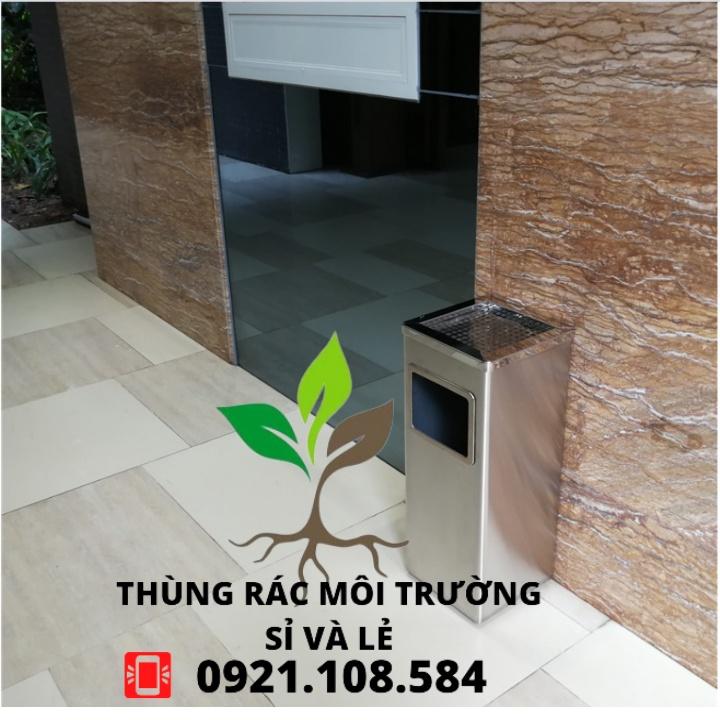 Thùng rác gạt tàn vuông màu bạc / đen