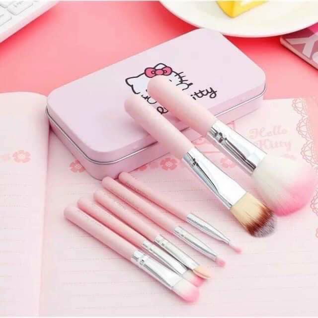 Bộ cọ trang điểm Hello Kitty 7 Món
