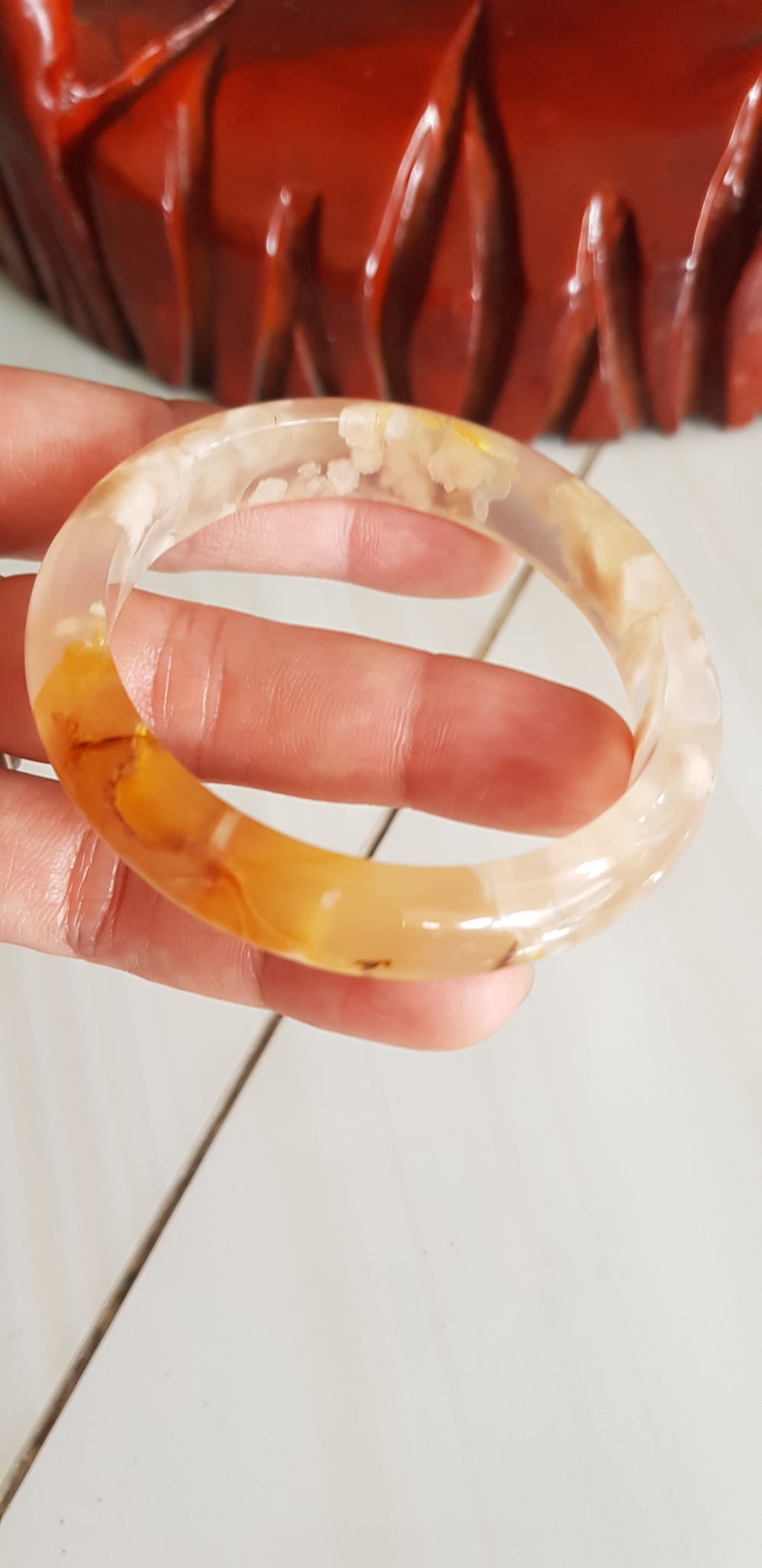 Vòng tay Nữ Bản Hẹ Mới Đá Mã Não Bông Vàng trắng rau câu đều bóng vòng quá đẹp luôn Vòng Ni 51mm x Cao 11mm x dầy 7mm Nữ mệnh Kim mệnh Thổ Nữ Cân nặng 49kg - 52kg đeo xinh tay đẹp lắm ạ