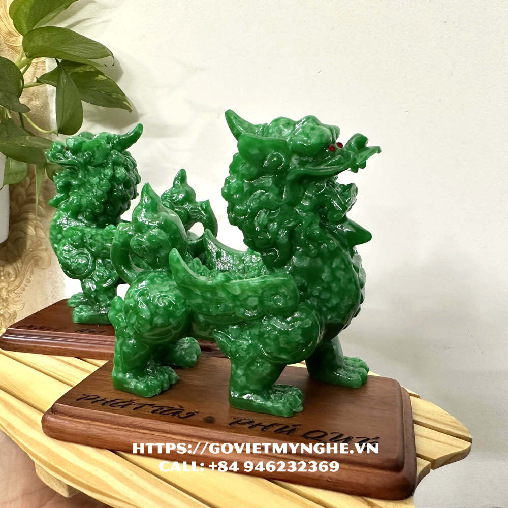 Cặp 2 tượng đá Tỳ Hưu 1 sừng trang trí phong thủy kèm đế gỗ - Cao 12cm - Màu xanh ngọc