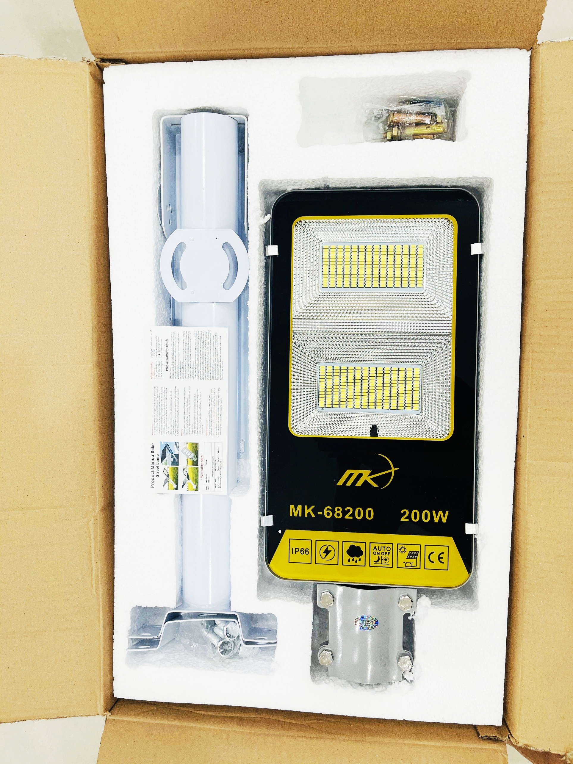 Đèn đường năng lượng mặt trời rời thể 200W MK-68200