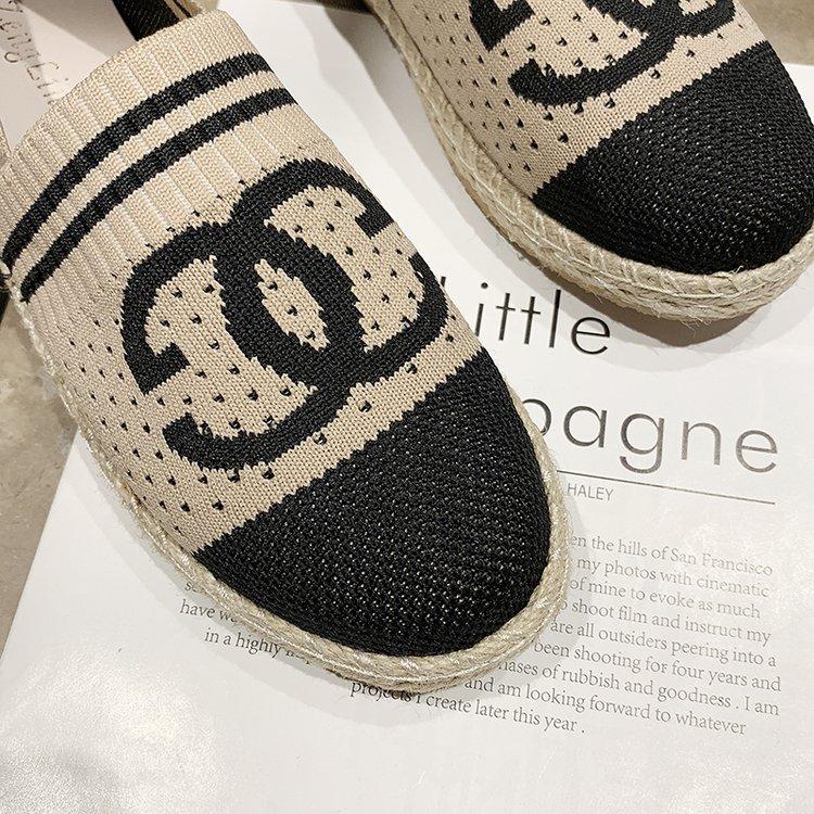 Giày Nữ Đế Bằng Mũi Tròn Thời Trang Cá Tính