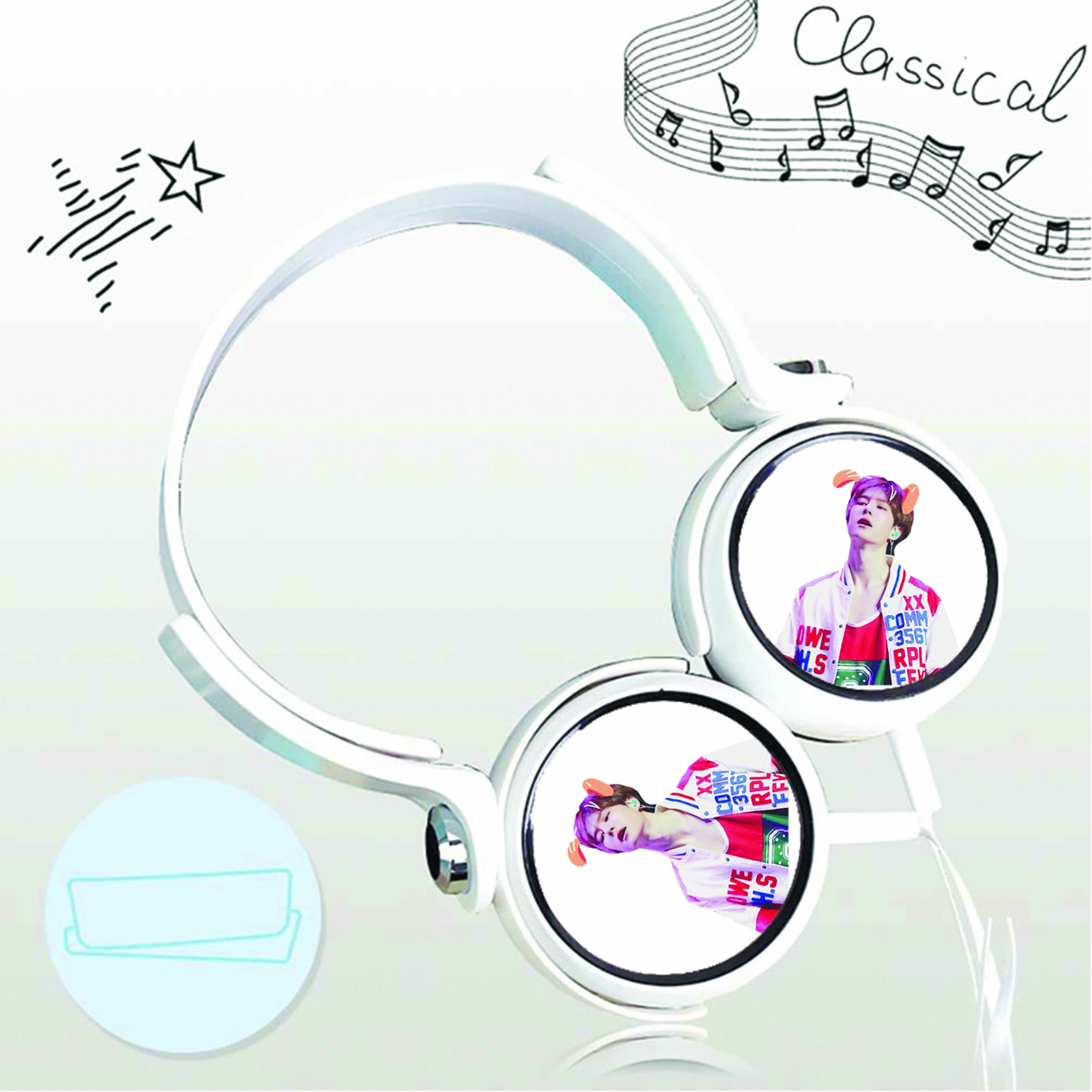 Tai nghe chụp in hình Vương Nhất Bác cắm dây có mic