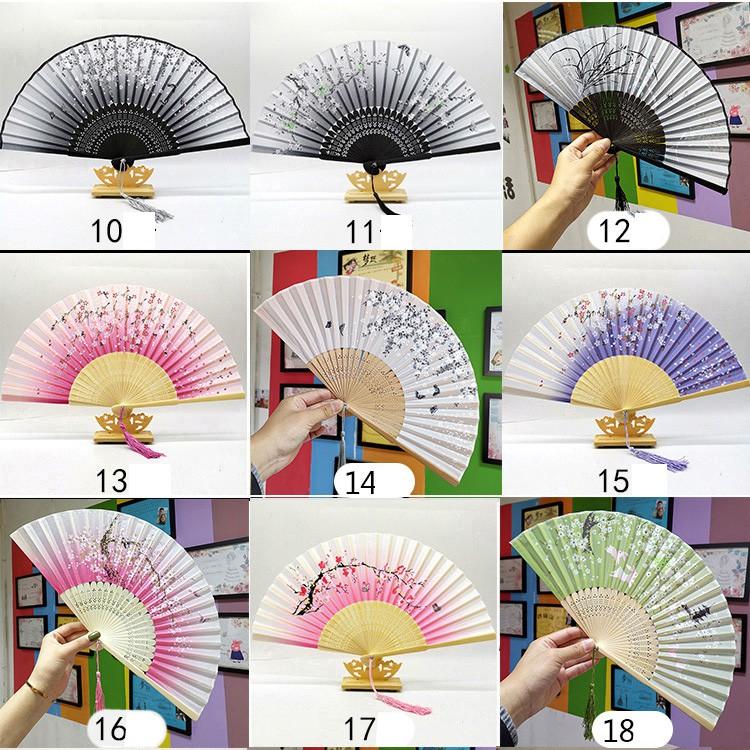 Quạt giấy vải lụa cổ trang gấp gọn cầm tay nan tre in họa tiết - chất liệu cao cấp