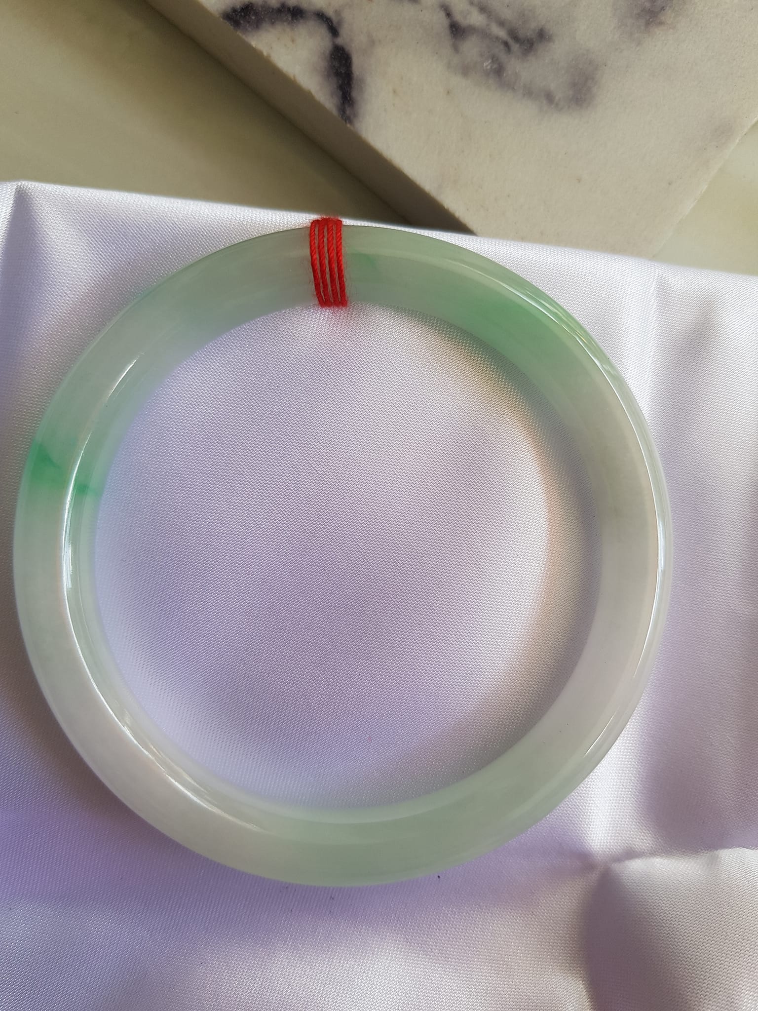 Vòng ĐÁ CẨM THẠCH TỰ NHIÊN TR Lý SAO 58  Size vòng 58mm x Dầy 8mm màu Trắng Bóng xanh lý nhẹ Đẹp sang  Nữ mệnh Kim mệnh Thủy 56kg - 68kg đeo ạ