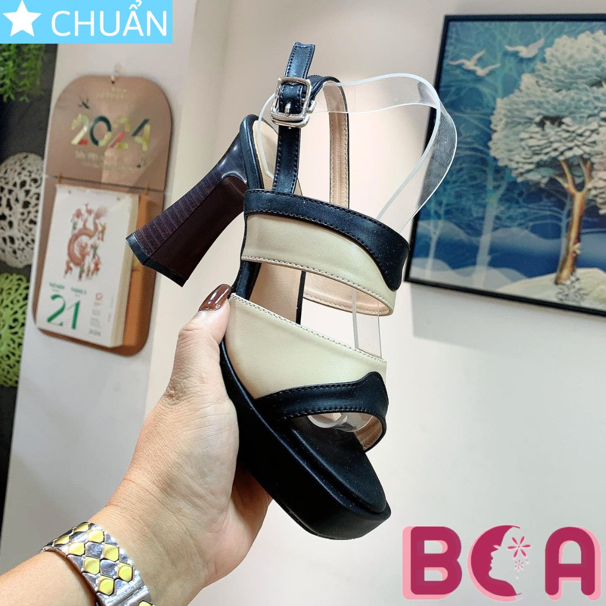 Sandal cao gót nữ phối màu 8 phân RO628 ROSATA tại BCASHOP gót kiểu gỗ nhìn sang và độc lạ, quai sau cài tiện lợi