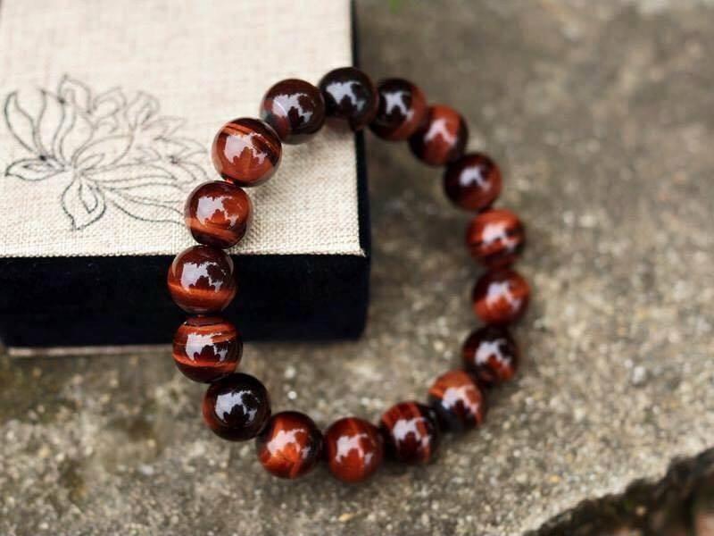 Vòng tay phong thủy đá Mắt Hổ Đỏ thiên nhiên