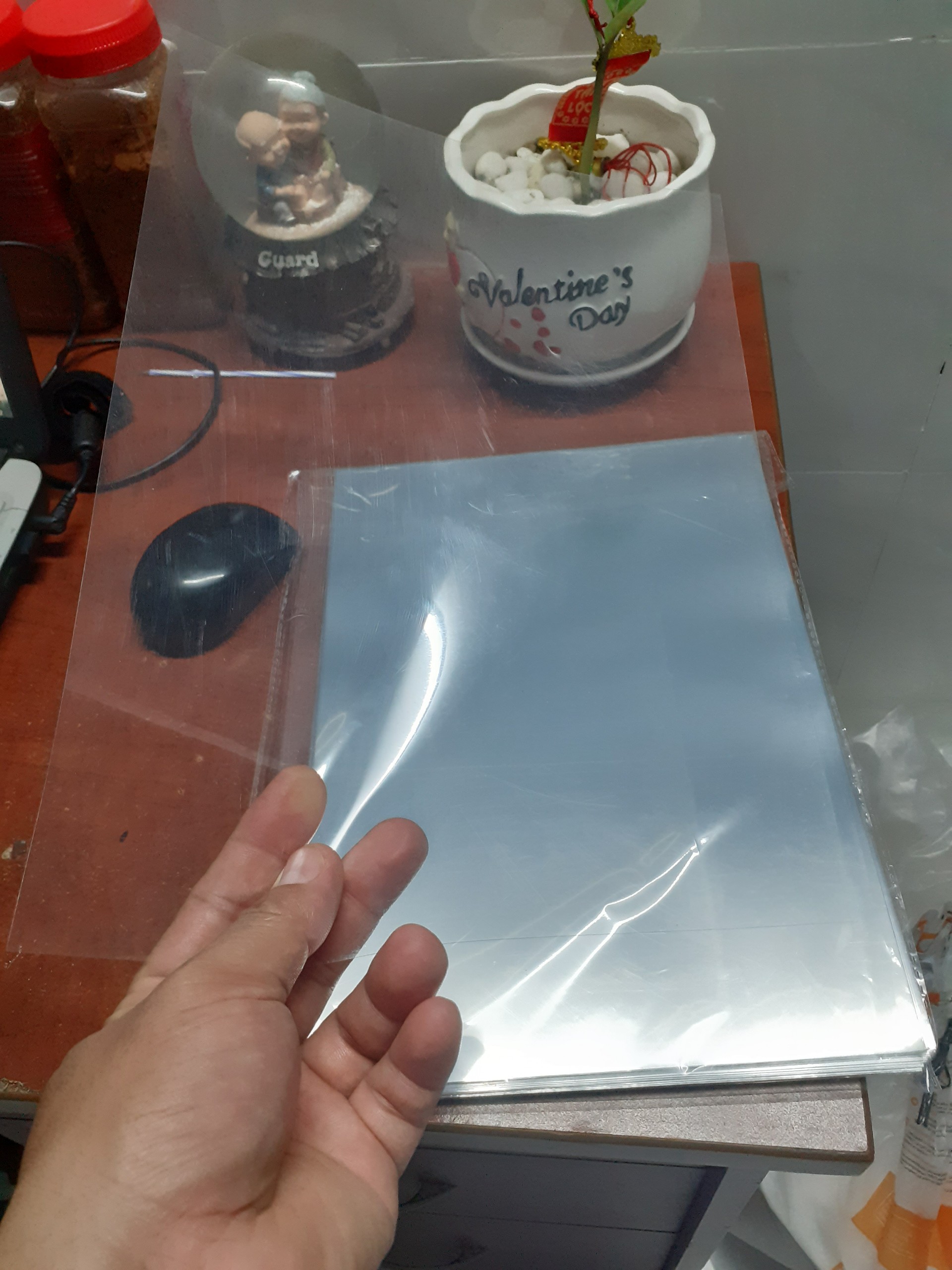1 xấp bìa kiếng A4 1,5