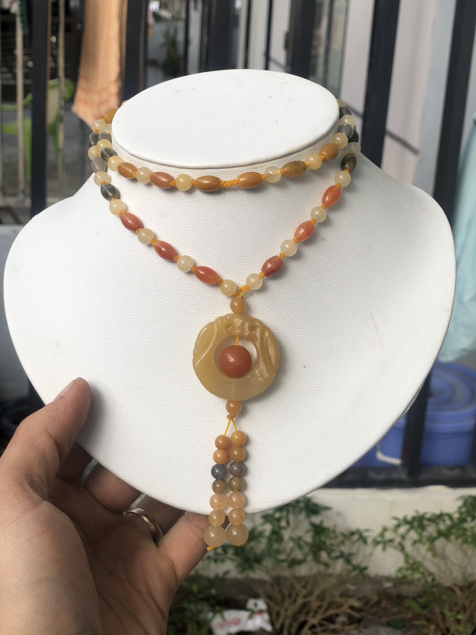 Vòng cổ đá ngọc hoàng long