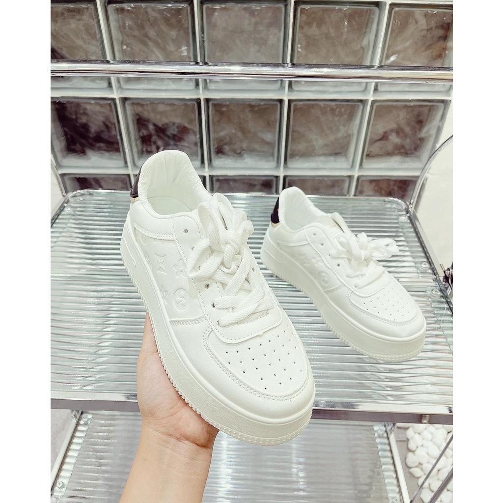 Giày sneaker nữ đế cao siêu tôn dáng