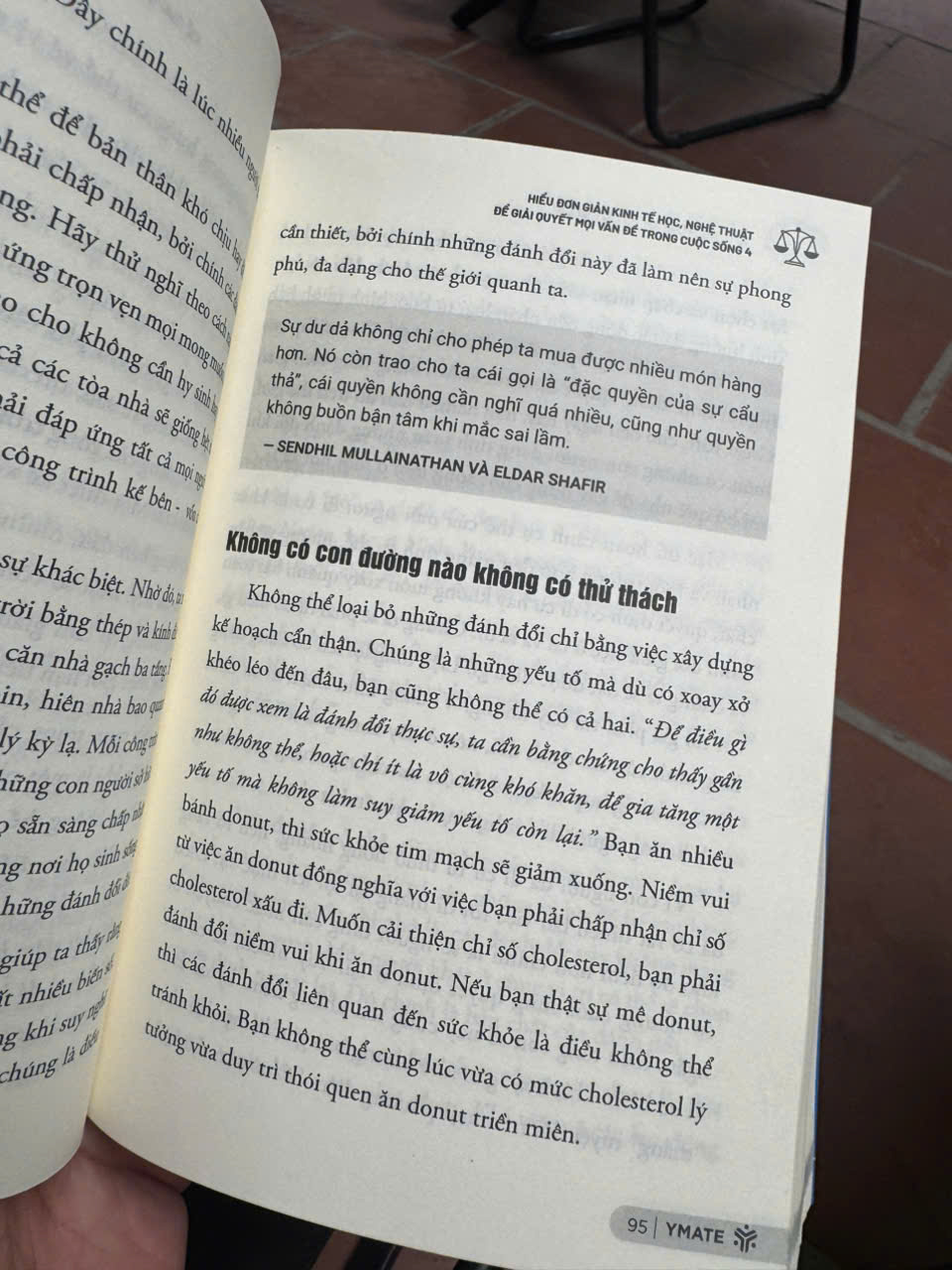 NHỮNG MÔ HÌNH TƯ DUY VĨ ĐẠI 4 - HIỂU ĐƠN GIẢN KINH TẾ HỌC, NGHỆ THUẬT ĐỂ GIẢI QUYẾT MỌI VẤN ĐỀ TRONG CUỘC SỐNG – Nhiều tác giả – Brian Nguyễn dịch – Ymate