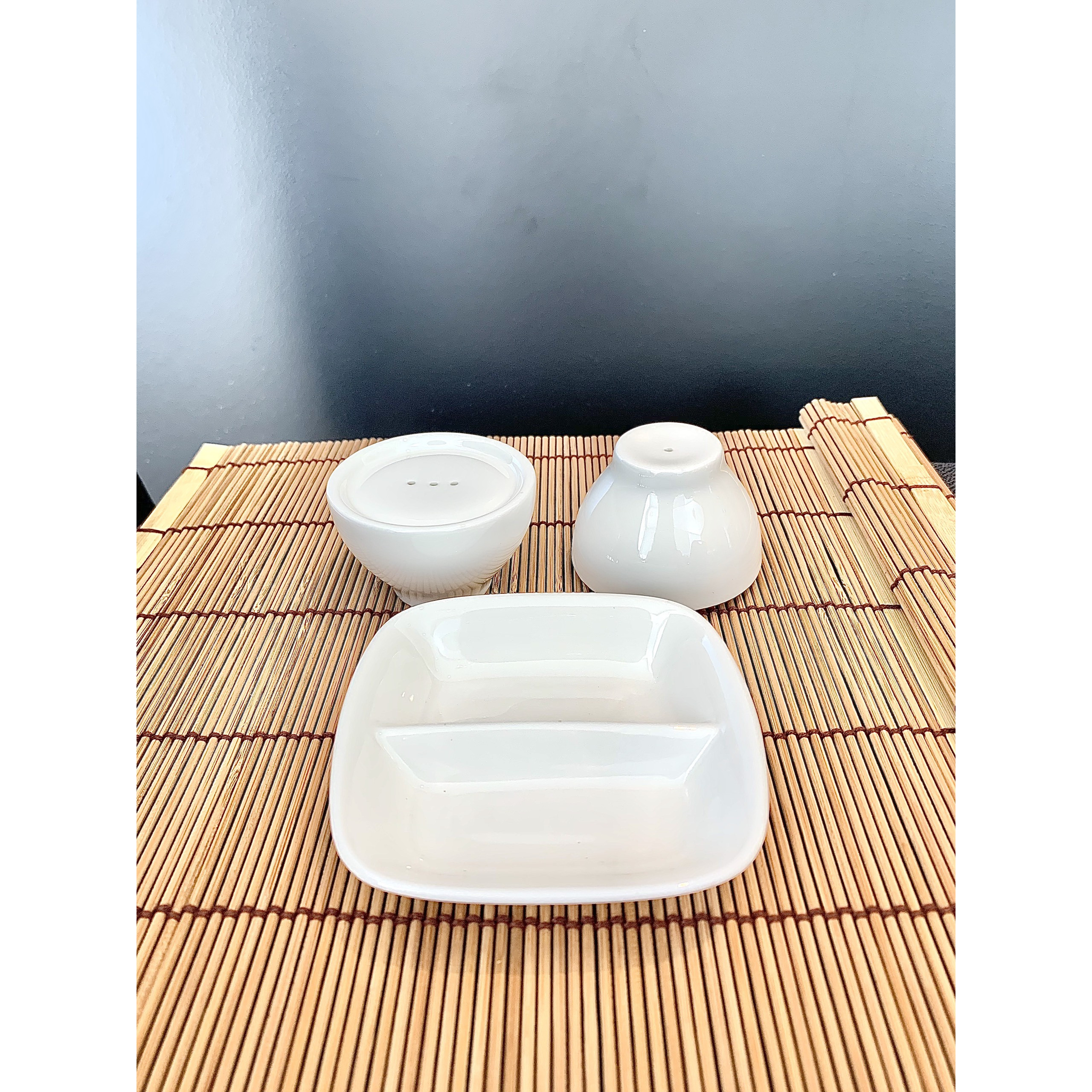 Bộ 3 món đựng gia vị muối, tiêu và nước chấm thương hiệu Royal Porcelain - Hàng nhập khẩu Thái Lan