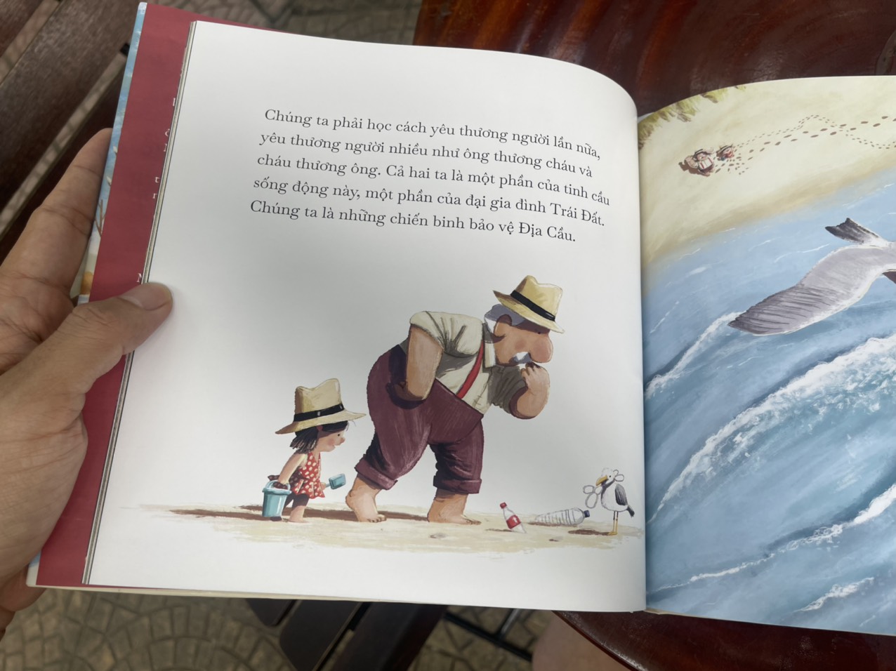 (Tác giả đạt giải Children's Laureate) [Bìa cứng có áo, in màu toàn bộ] ÔNG NOEL - Michael Morpurgo - Jim Field minh họa – Thương Đan dịch - Crabit Kidbooks