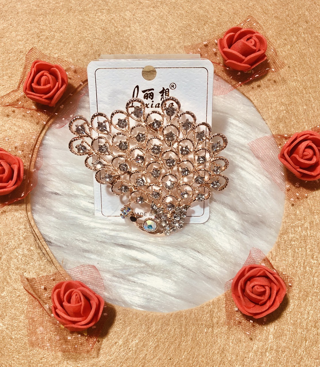 Cài áo con công đính đá trắng cao cấp. KT 6 x 7cm