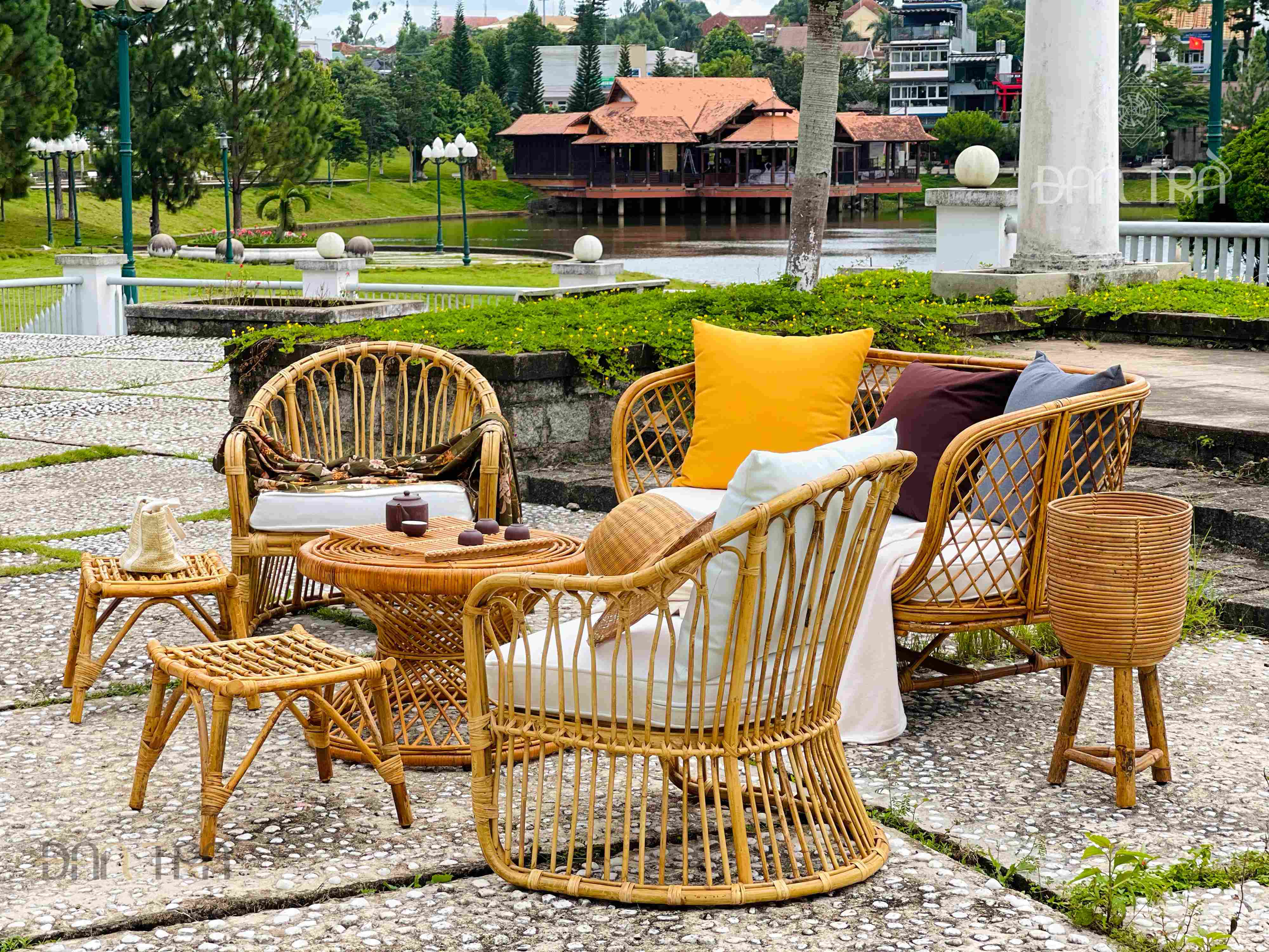 Ghế Sofa Mây Đan Caro Cổ Điển, Ghế Băng Mây Dài 100% Mây Tự Nhiên, Ghế Mây Decor Phòng Vintage - Xưởng Bàn Ghế Mây Tre ĐAN TRÀ