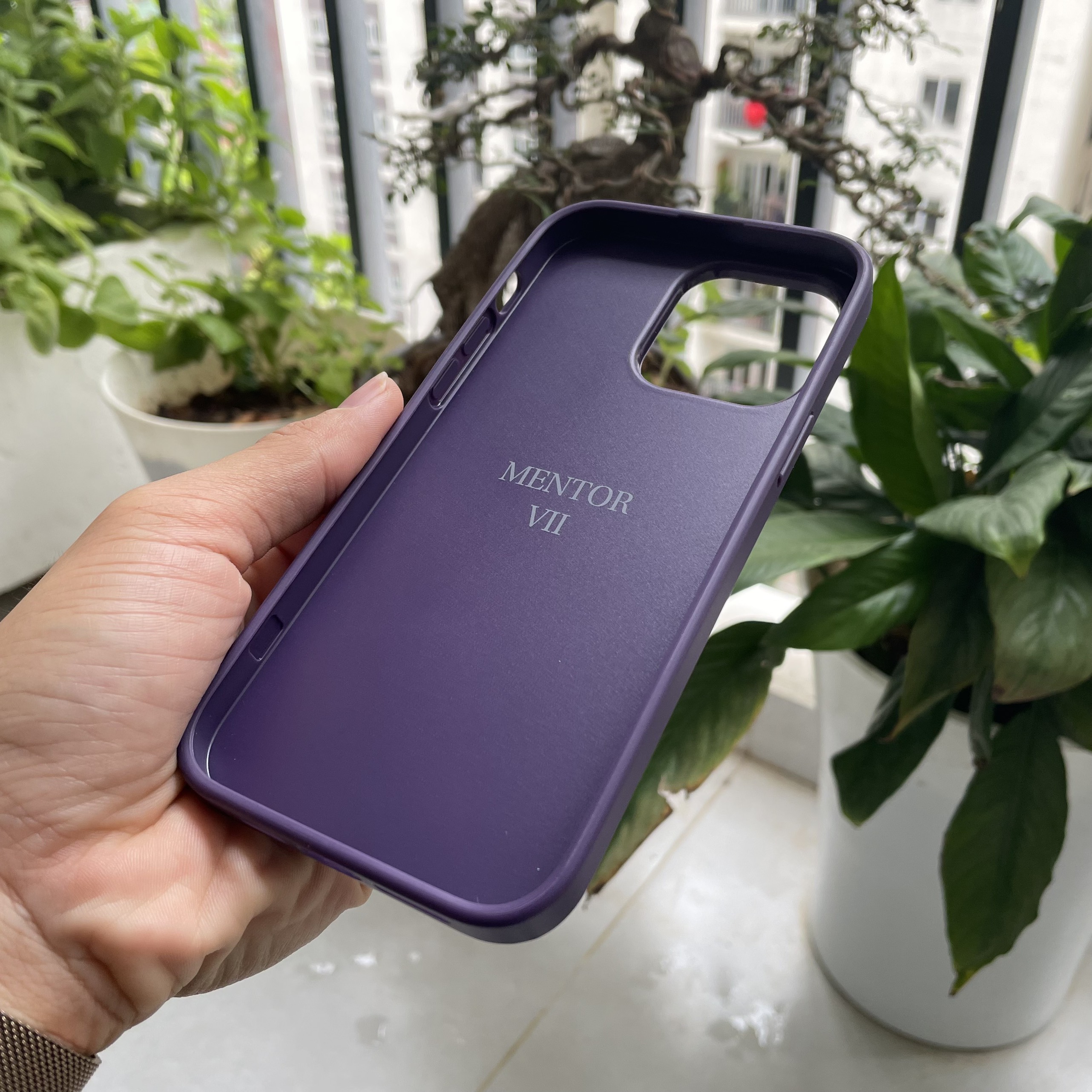 Ốp lưng Mentor VII dành cho iPhone 14 Pro Max nhét thẻ màu tím - hàng chính hãng