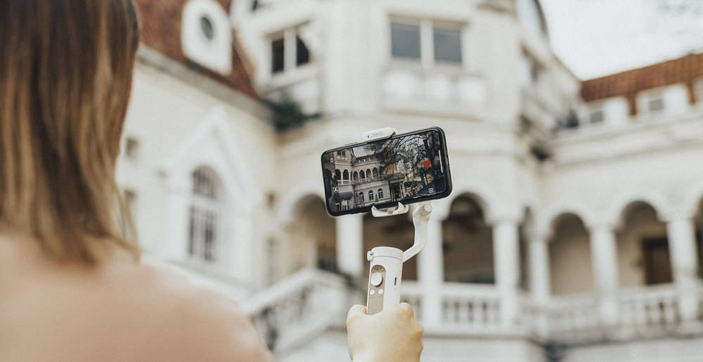 Hohem Isteady Q - Gimbal Chống Rung Kiêm Gậy Selfie Xoay 360°, Điều Khiển Từ Xa, Theo Dõi Khuôn Mặt- Hàng chính hãng