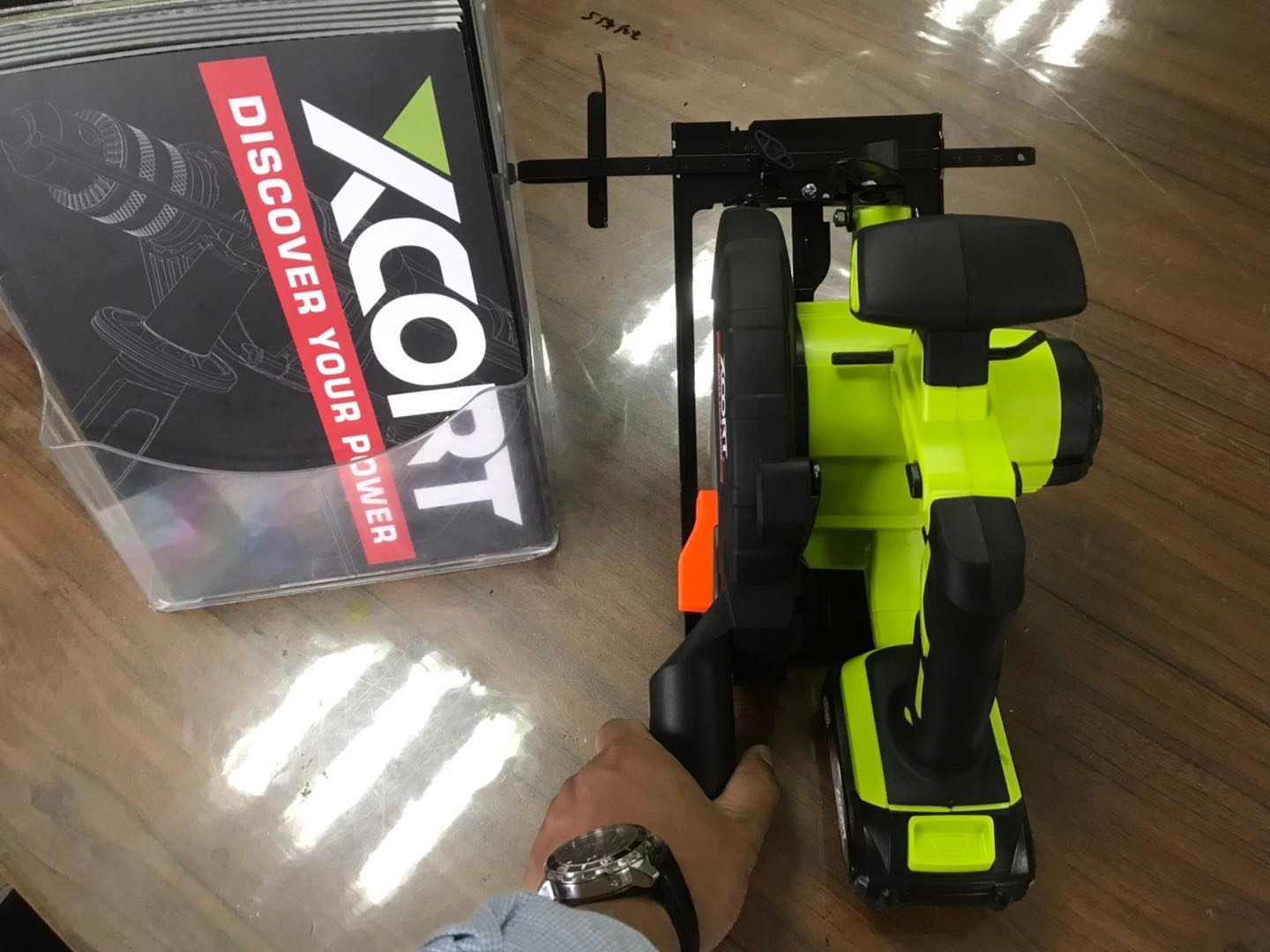 Máy cưa gỗ,Máy cắt gỗ Pin 21V XCORT Kèm Lưỡi