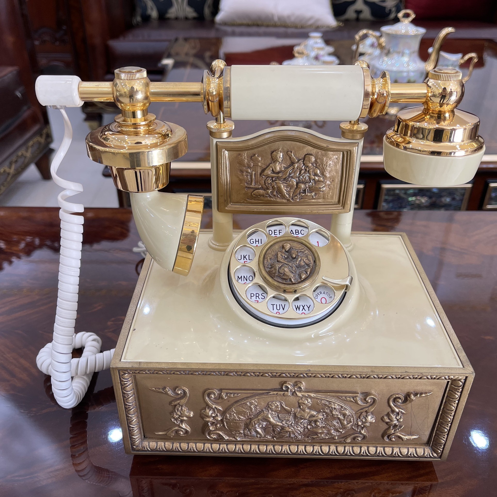 Điện thoại để bàn cổ Mỹ năm 1974 - hàng sưu tầm phong cách Tân cổ điển sang trọng DT21vang