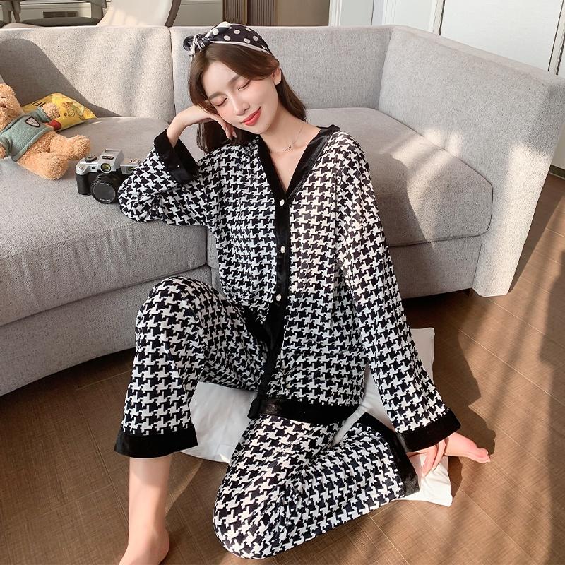 Bộ ngủ lụa dài tay ,Bộ Pijama đồ mặc nhà chất liệu Lụa Satin, Cao Cấp phong cách Hàn Quốc cổ V dài tay - Bộ đồ ngủ nhung Đen