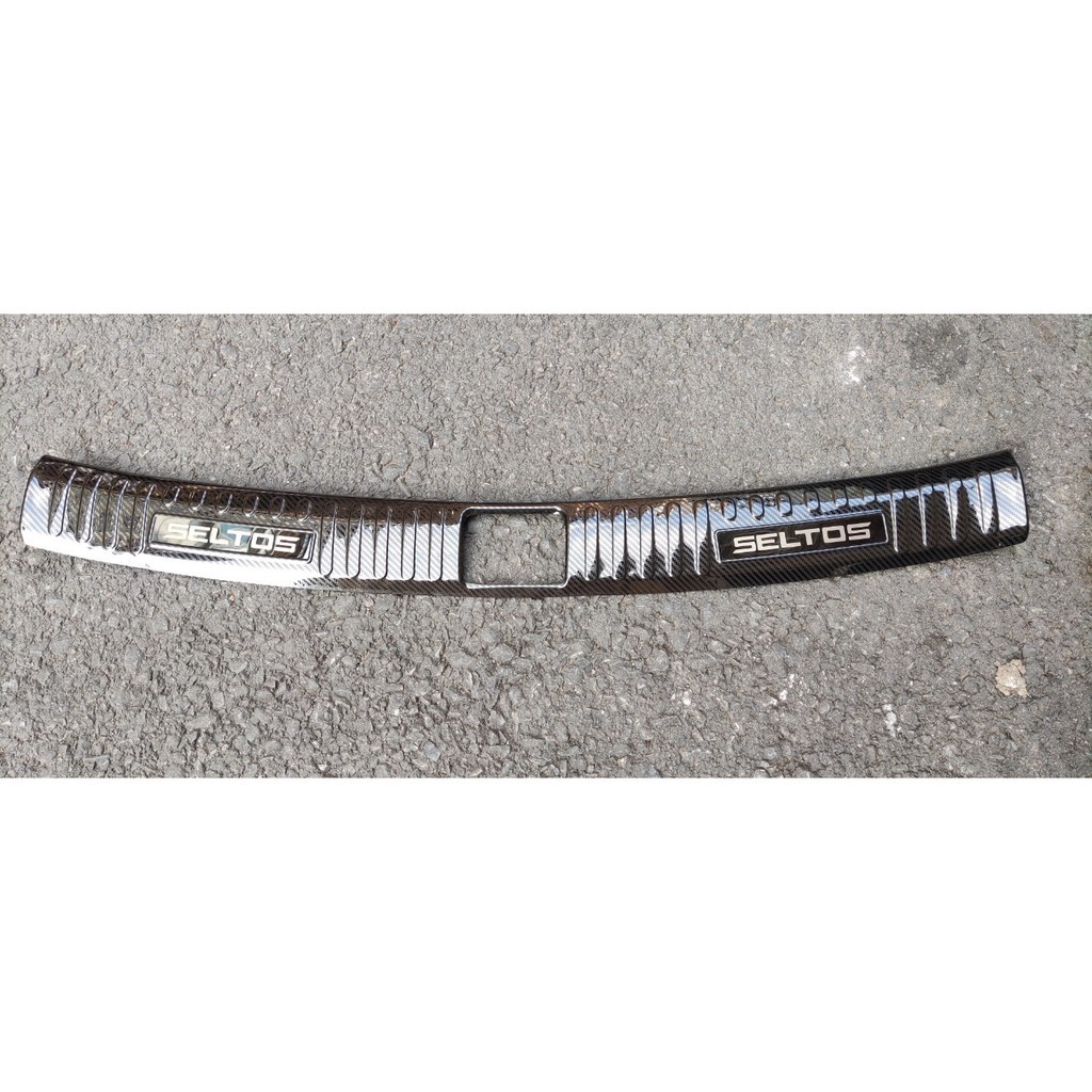 Ốp Chống trầy cốp trong, ngoài CARBON xe Kia Seltos 2020- 2021- 2022, vân cacbon cao cấp