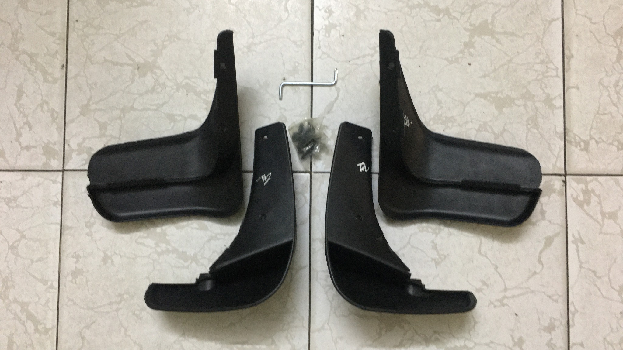 Bộ chắn bùn bánh xe Byd F0